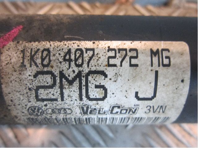 Volkswagen VW GOLF V 04-09 Drivaxel Fram Höger