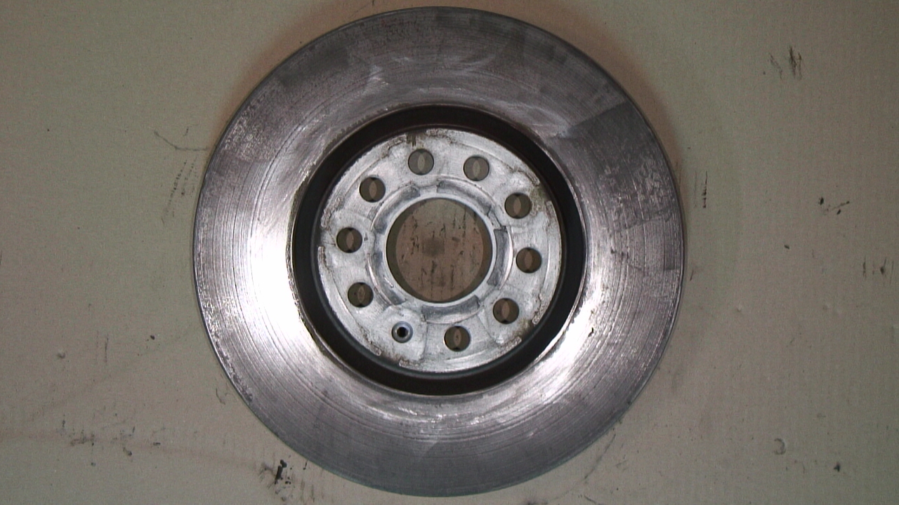 Volkswagen VW PASSAT 11-14 Bromsskiva Fram