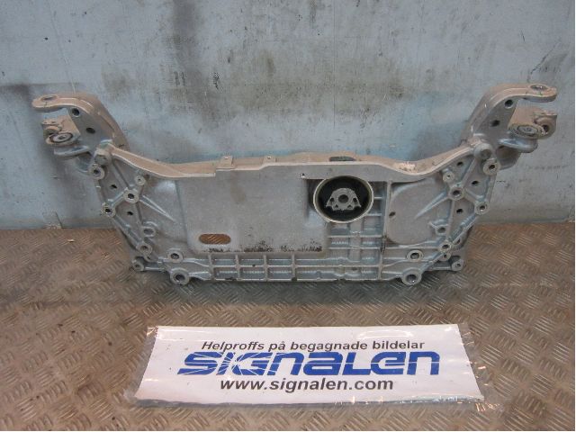 Volkswagen VW SCIROCCO 09-17 Framvagnsbalk