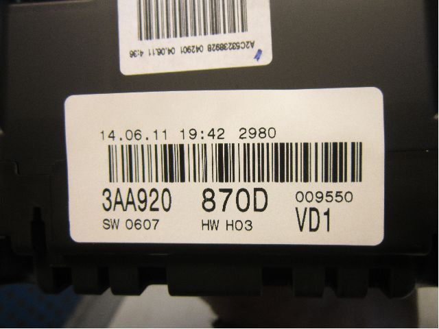 Volkswagen VW PASSAT 11-14 Instrument Komb