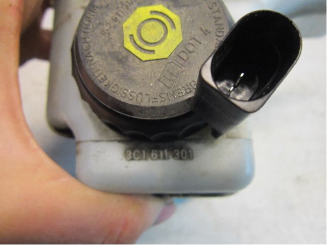Volkswagen VW PASSAT 11-14 Broms Huvudcylinder