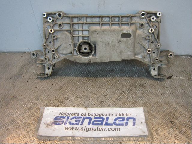 Volkswagen VW CADDY      04-10 Framvagnsbalk