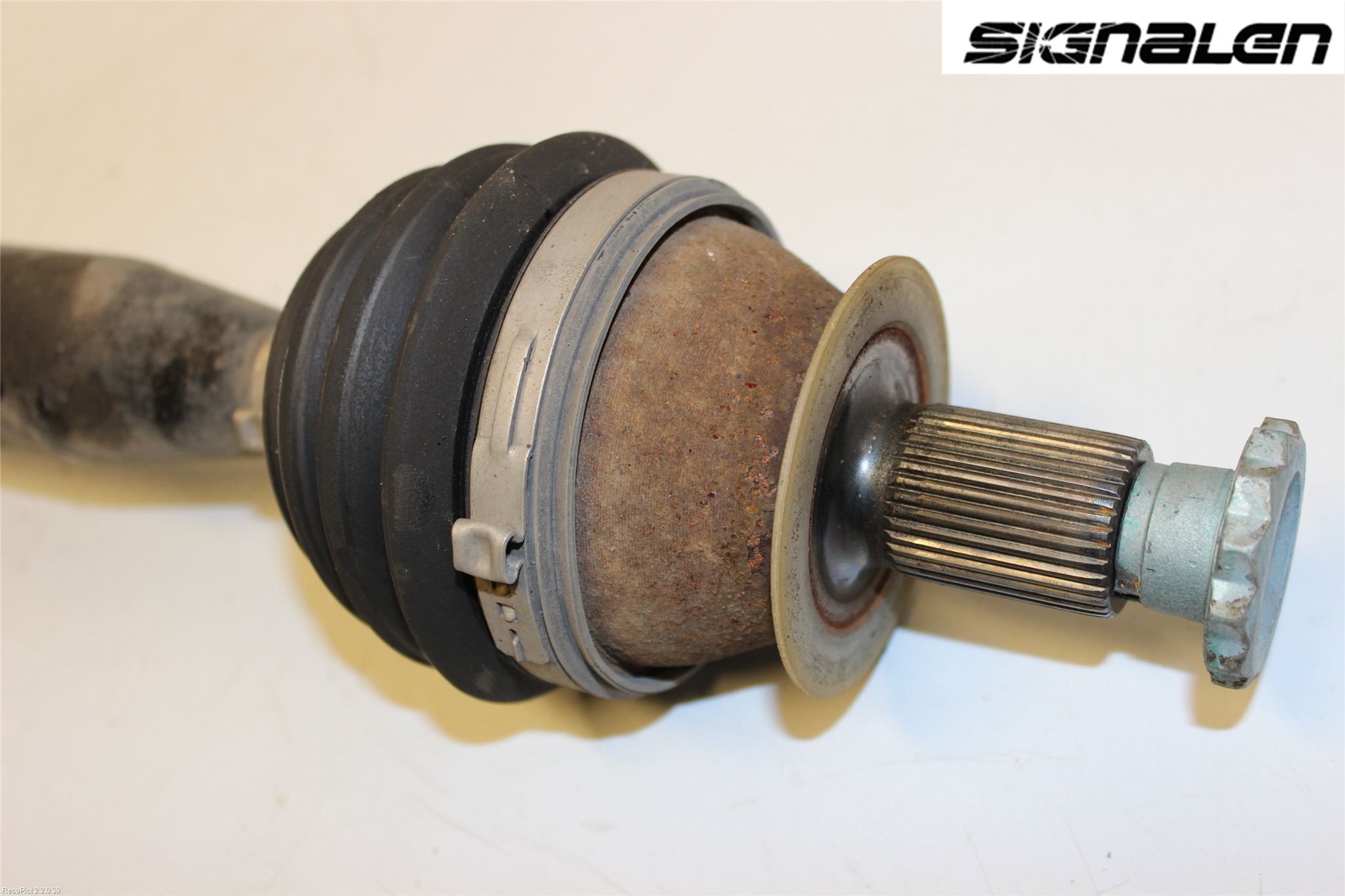 Volkswagen VW POLO 10-17 Drivaxel Fram Höger