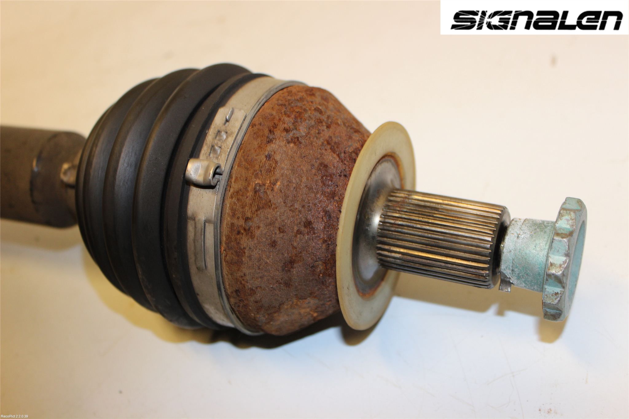 Volkswagen VW POLO 10-17 Drivaxel Fram Höger