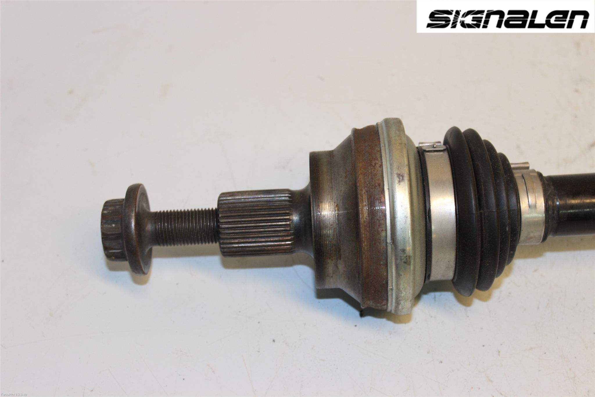Volkswagen VW PASSAT 11-14 Drivaxel Bak Vänster