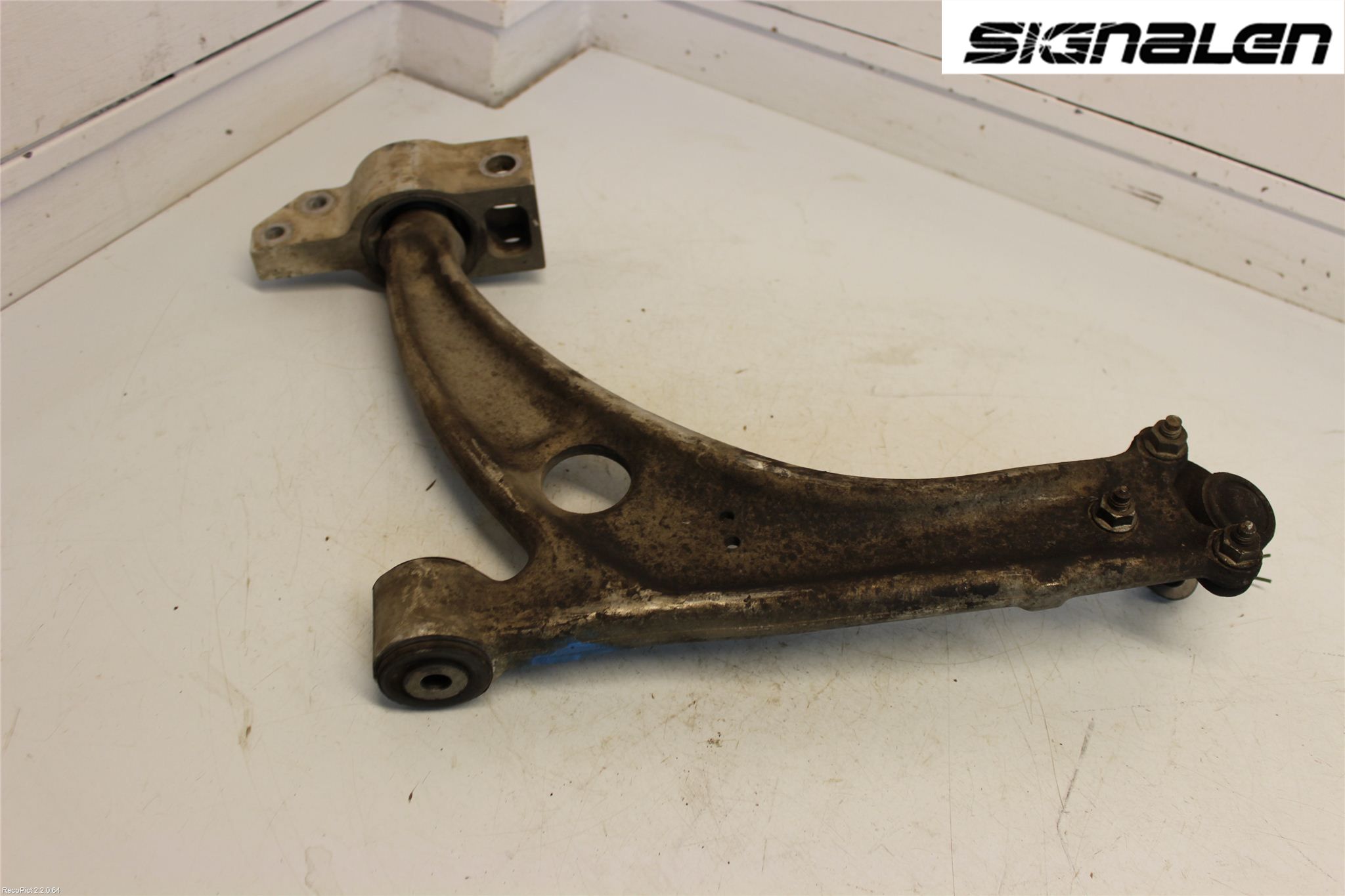 Volkswagen VW PASSAT 05-11 Bärarm Fram Undre Hö