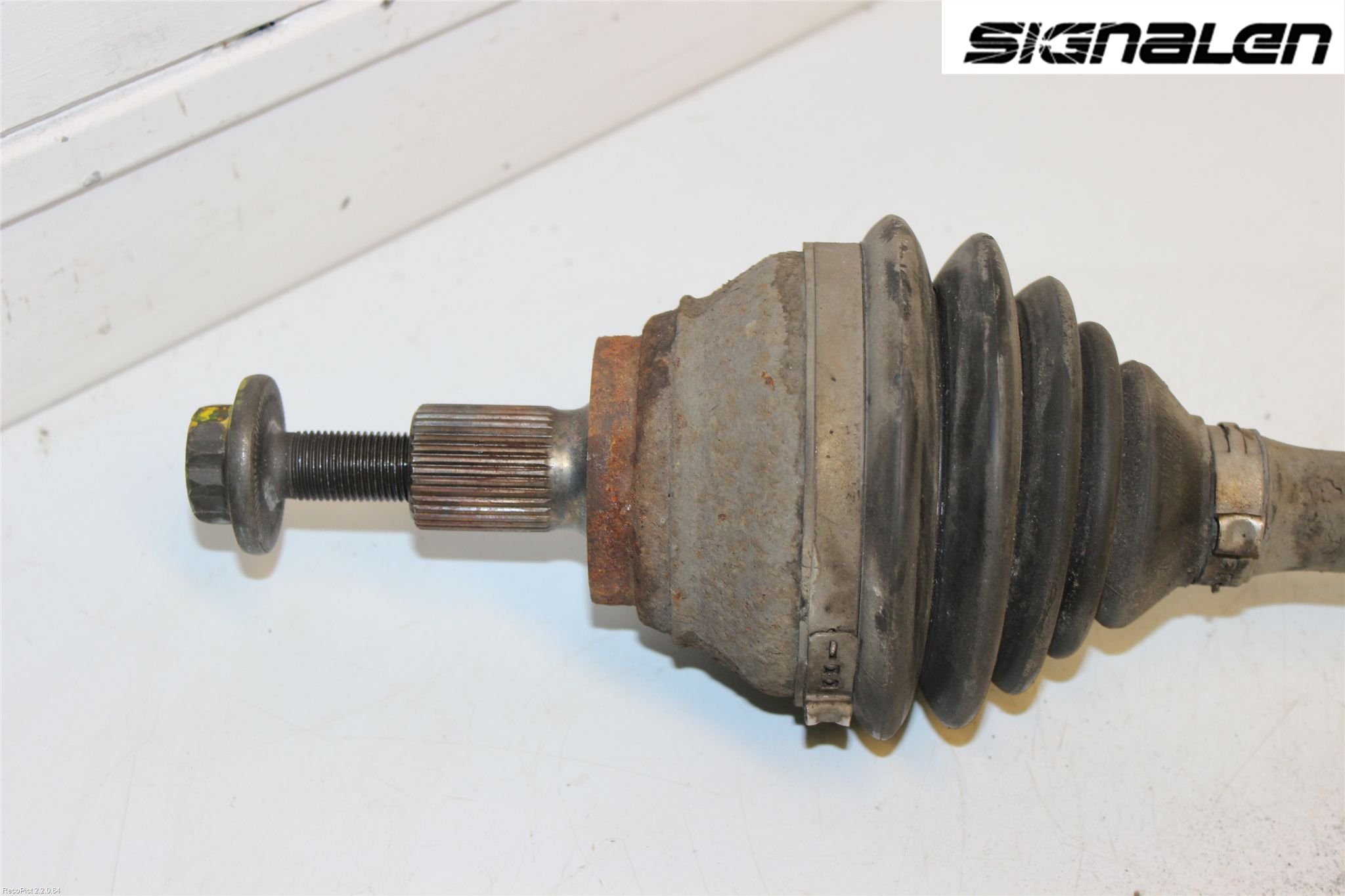 Volkswagen VW PASSAT 05-11 Drivaxel Fram Vänster