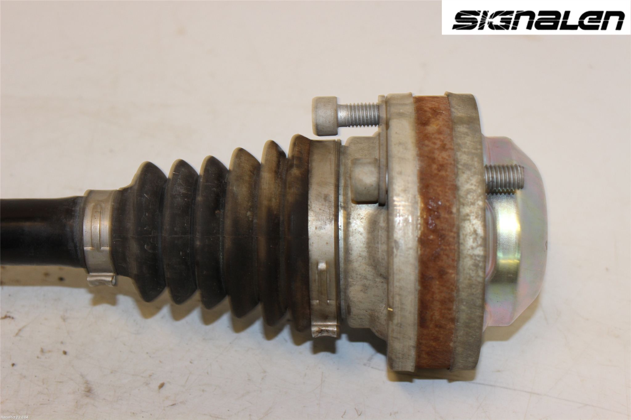 Volkswagen VW PASSAT 05-11 Drivaxel Fram Vänster