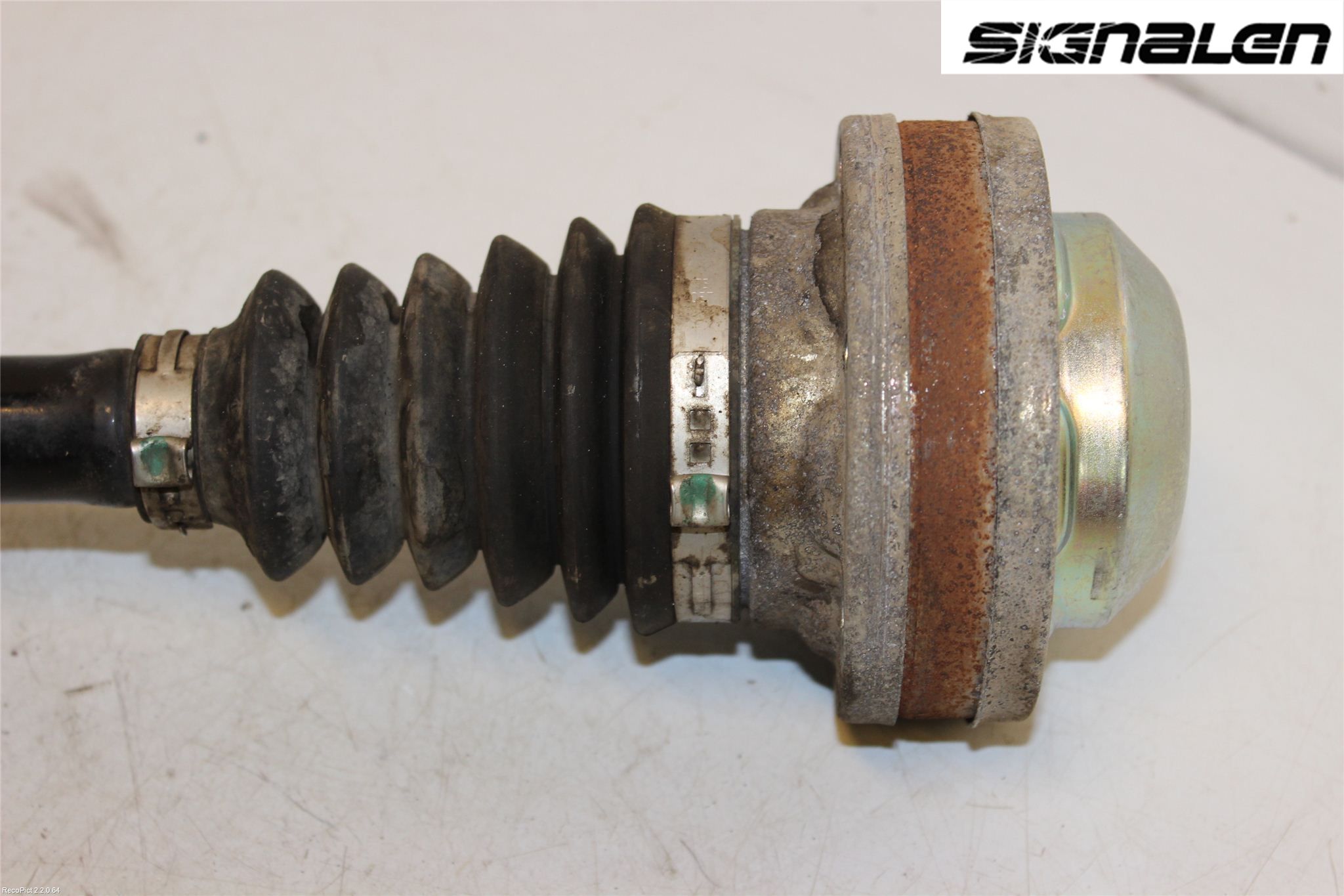 Volkswagen VW PASSAT 11-14 Drivaxel Fram Vänster