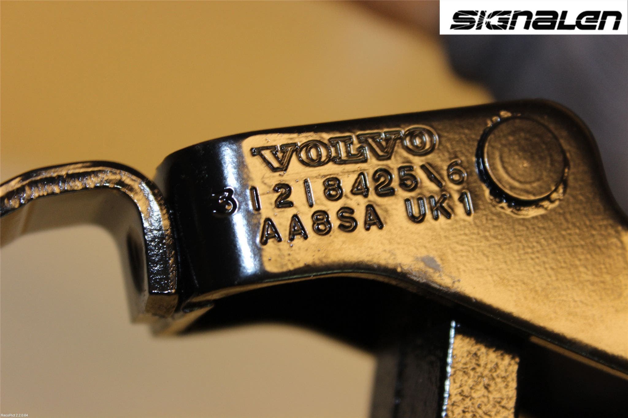 Volvo V70 08-13 Bakluckegångjärn Hö