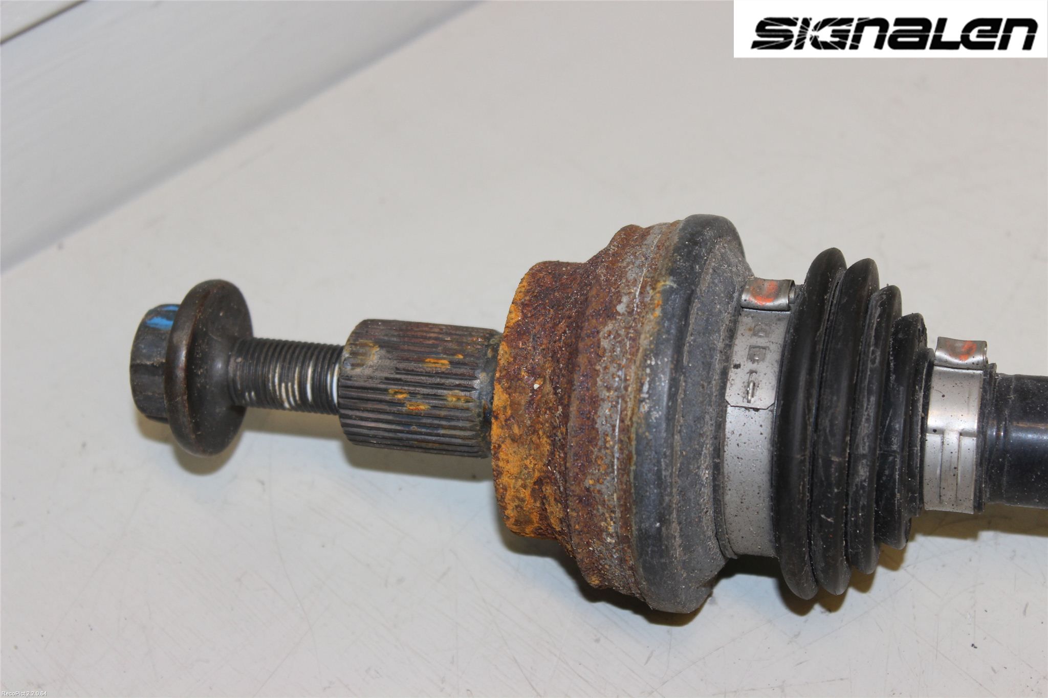 Volkswagen VW PASSAT 11-14 Drivaxel Bak Höger