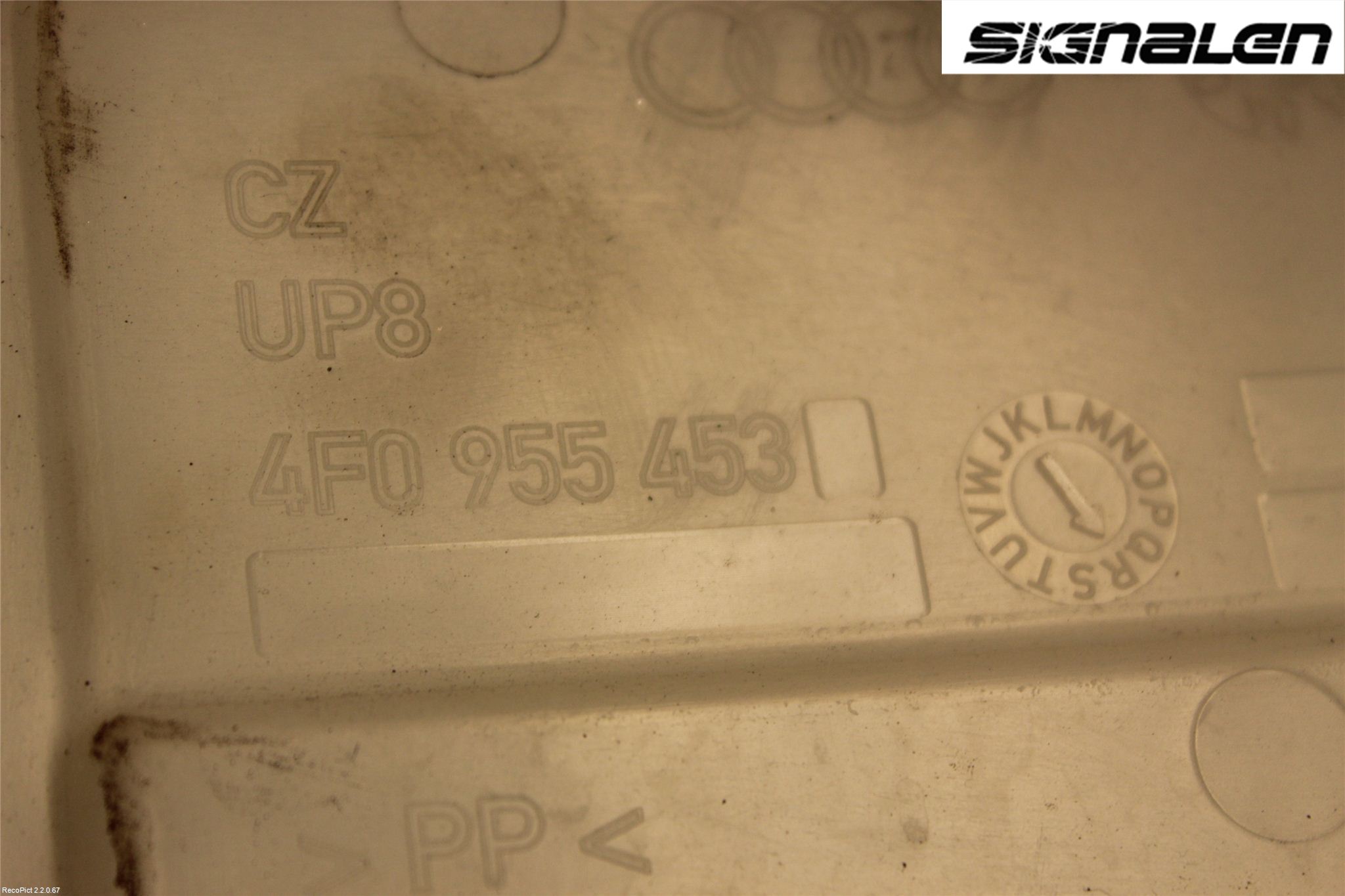 Audi A6/S6     05-11 Spolartank Vindruta-Strål