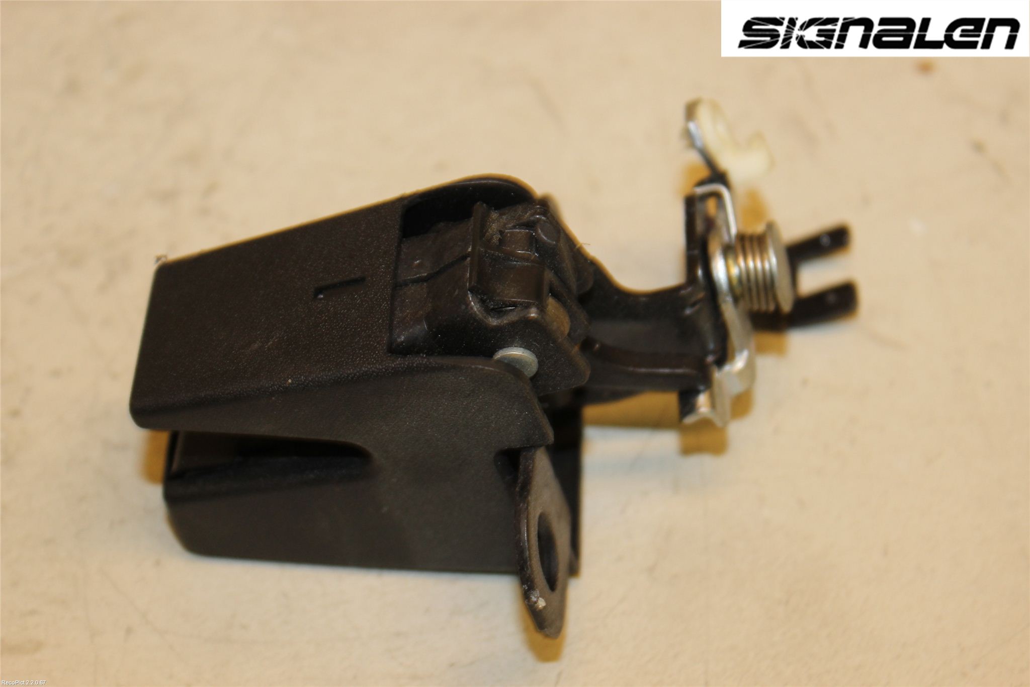 Volkswagen VW CADDY      04-10 Låskista Baklucka