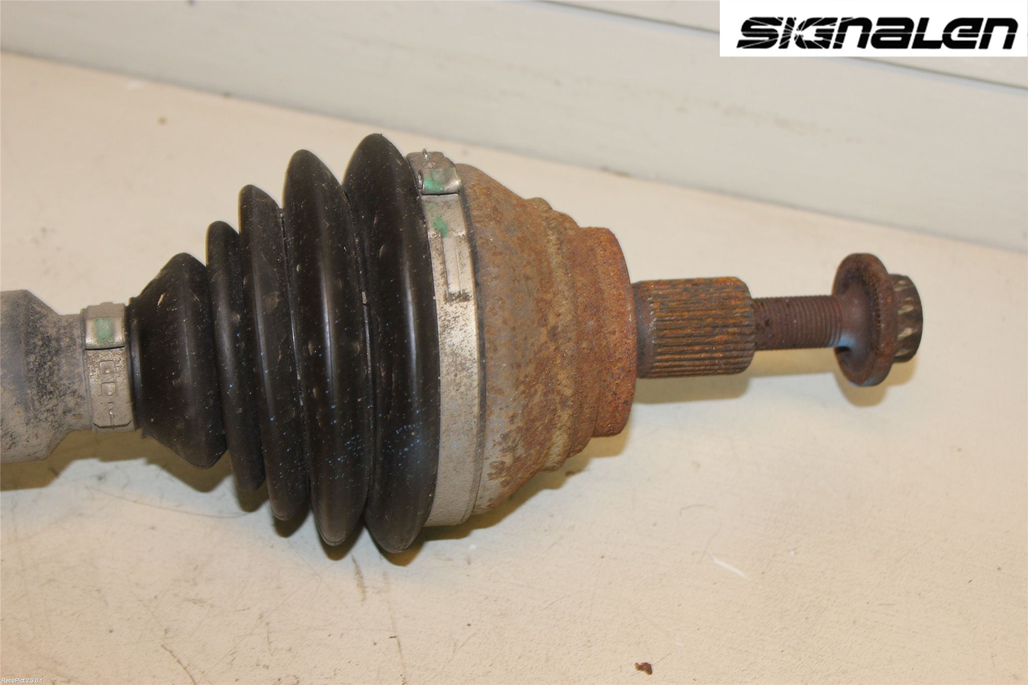 Volkswagen VW TOURAN 10-15 Drivaxel Fram Höger