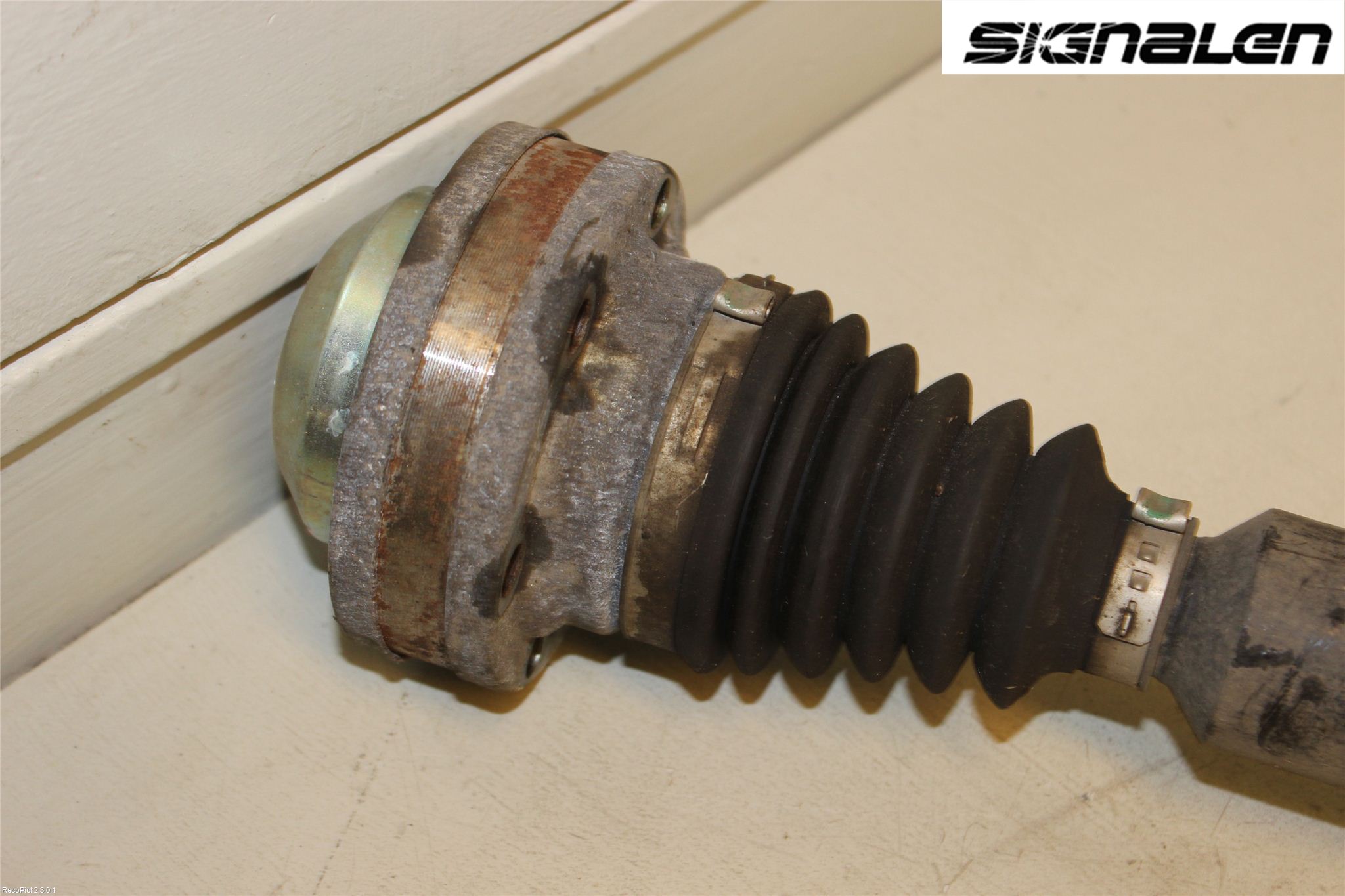 Volkswagen VW TOURAN 10-15 Drivaxel Fram Höger