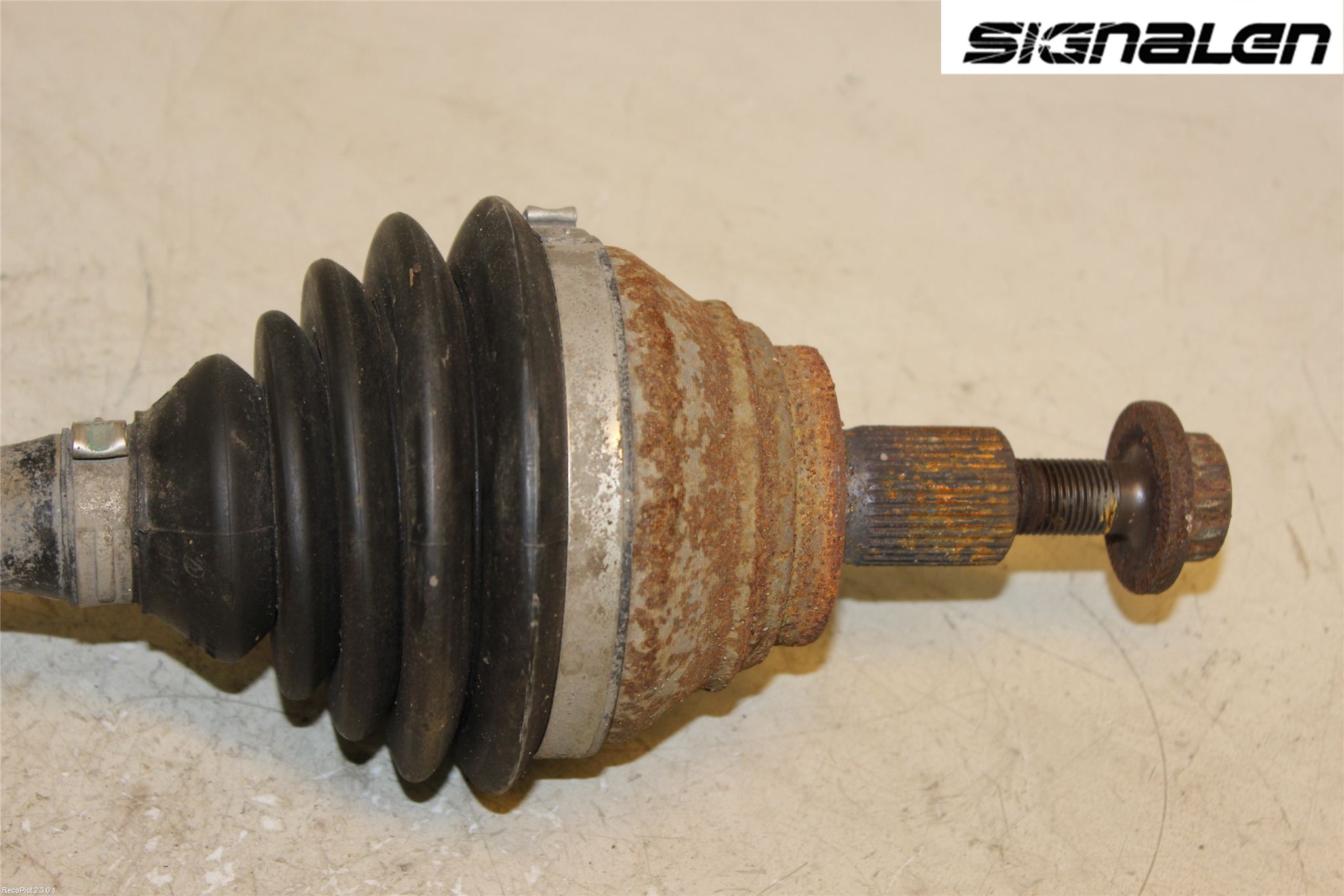 Volkswagen VW TOURAN 10-15 Drivaxel Fram Vänster