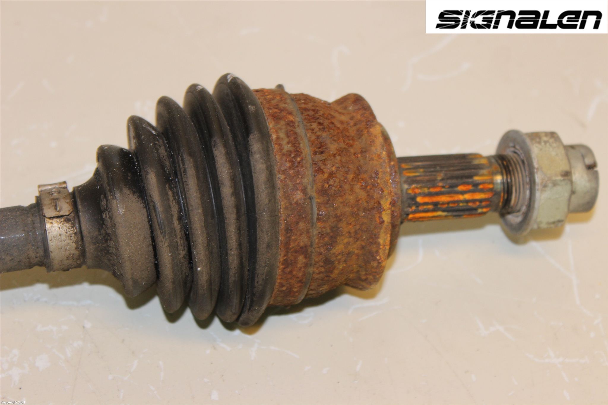 Opel CORSA D 07-14 Drivaxel Fram Vänster