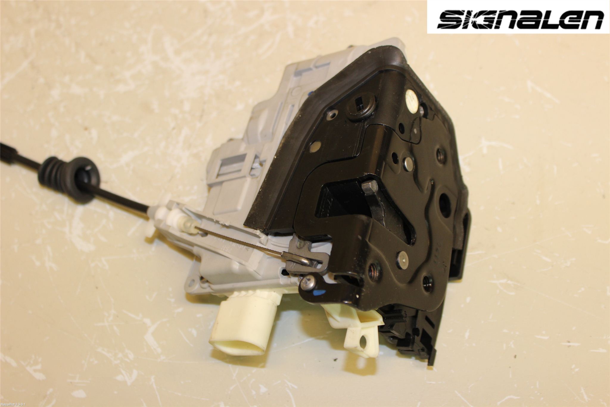 Volkswagen VW PASSAT 11-14 Låskista-Dörrlås