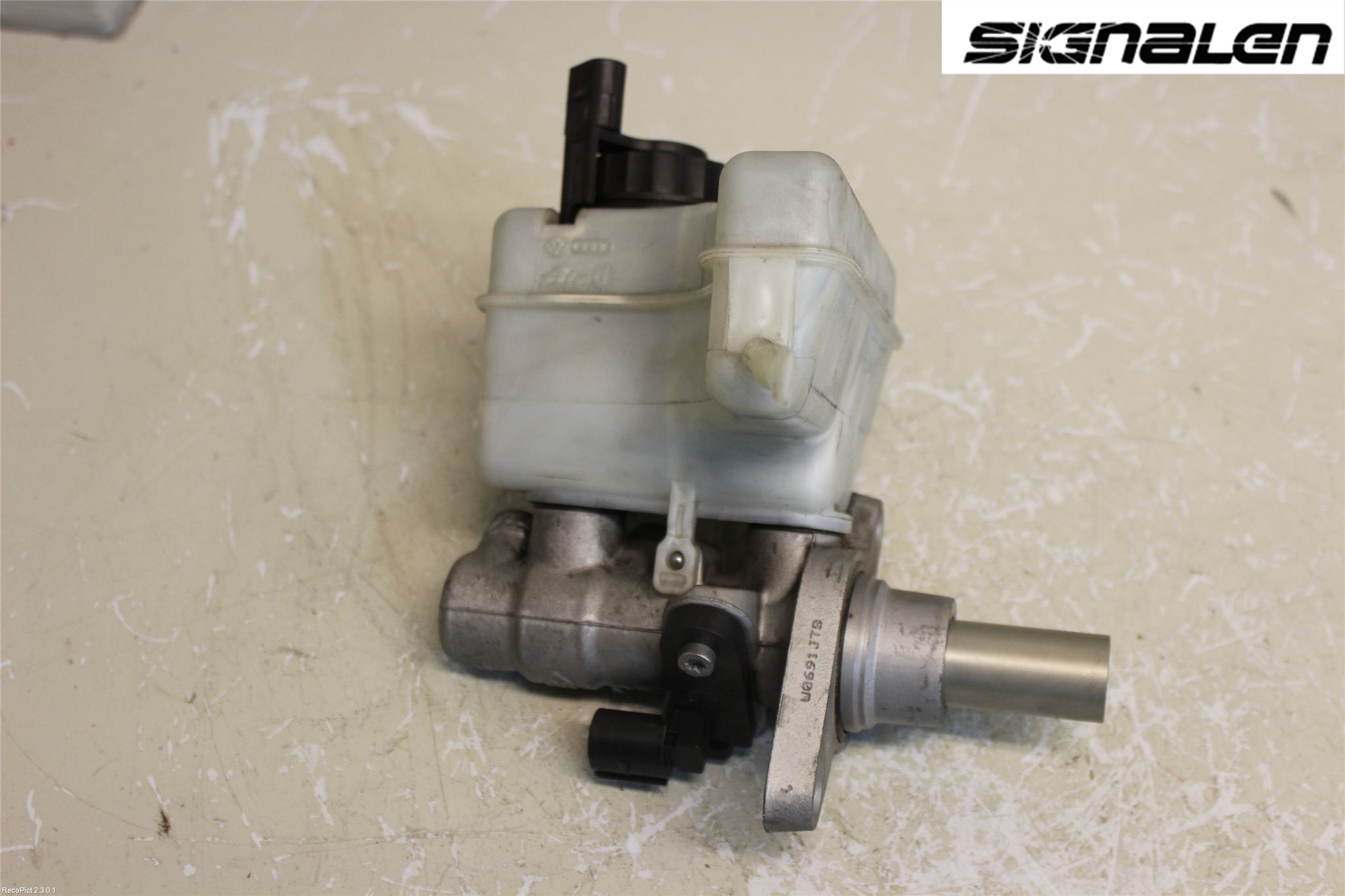 Volkswagen VW PASSAT 11-14 Broms Huvudcylinder