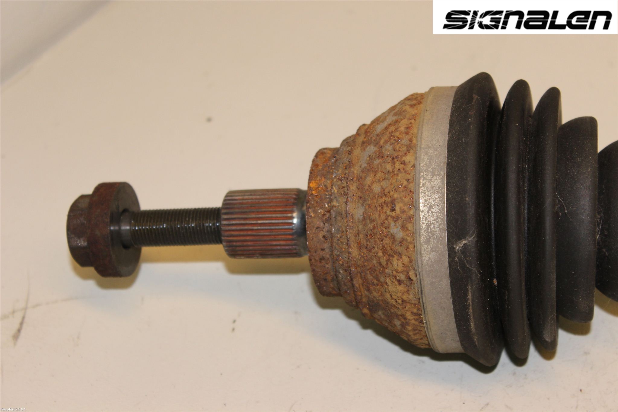 Volkswagen VW CADDY      04-10 Drivaxel Fram Vänster