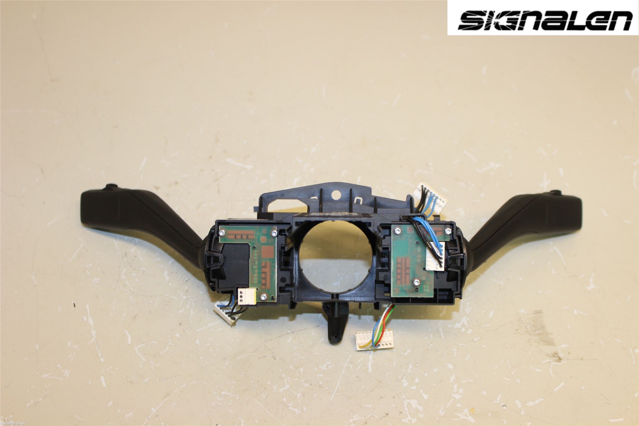 Volkswagen VW GOLF VI 09-13 Spakcentral