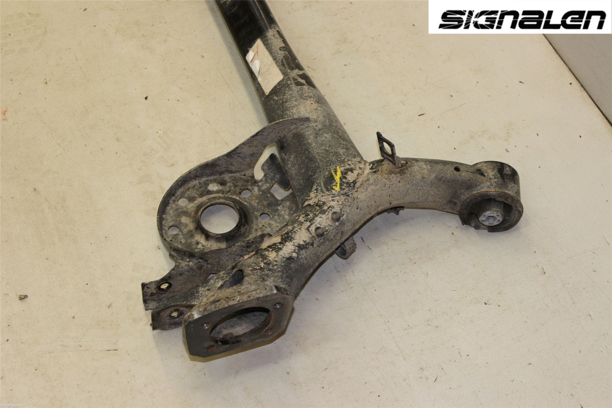 Toyota YARIS XP130 12-14 Bakaxelbalk