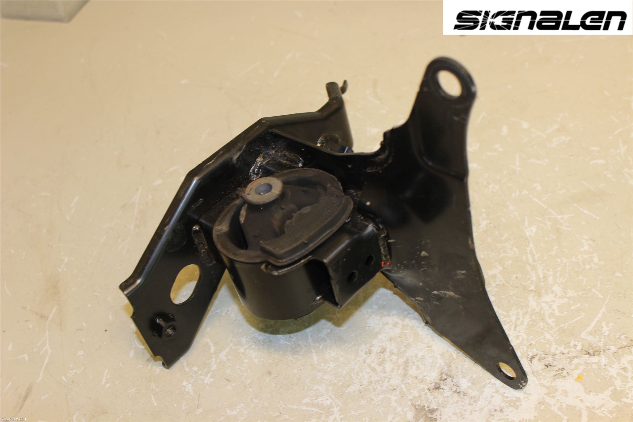 Toyota YARIS XP130 12-14 Motorkudde
