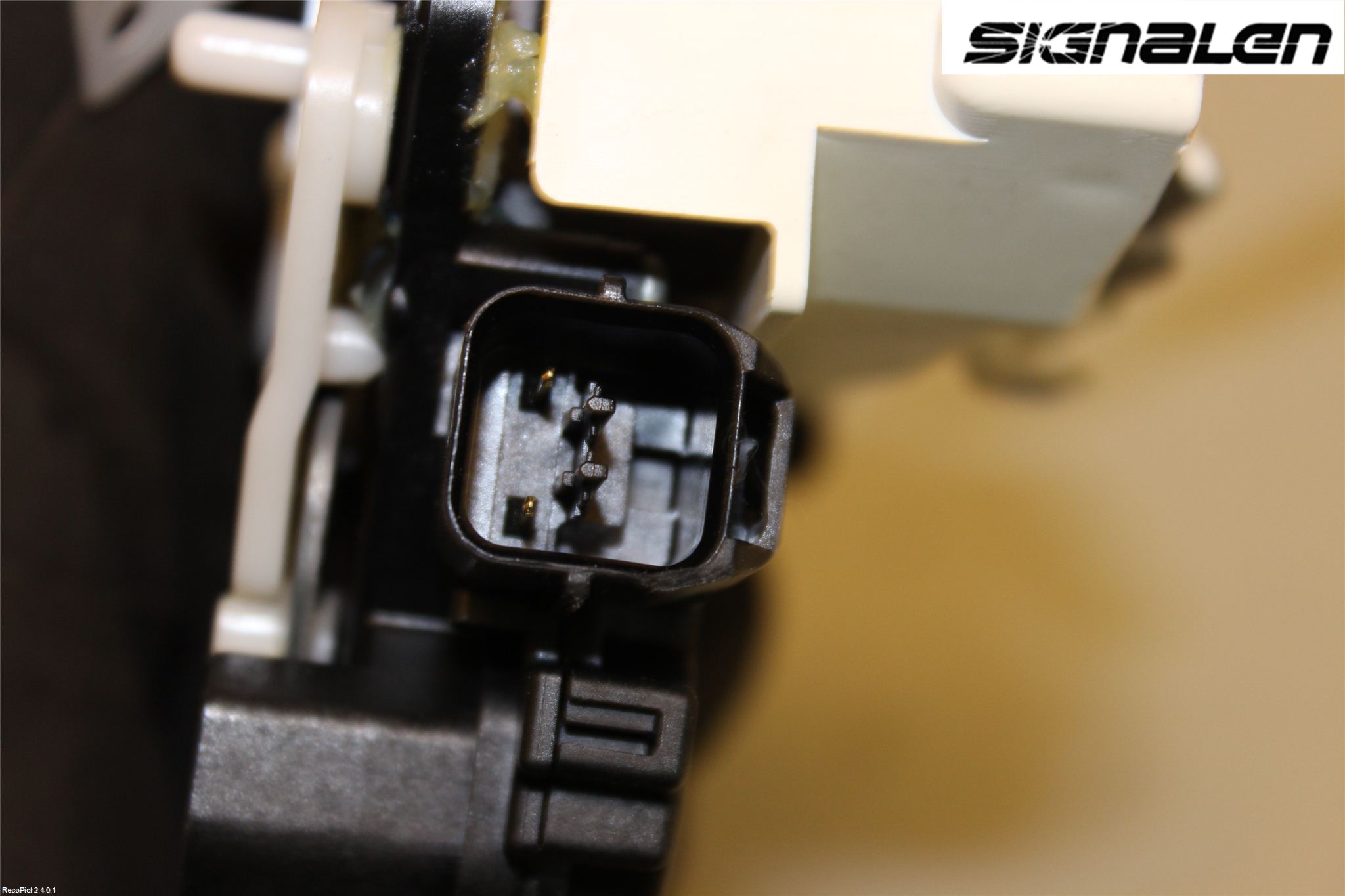 Mitsubishi OUTLANDER 07-12 Låskista-Dörrlås