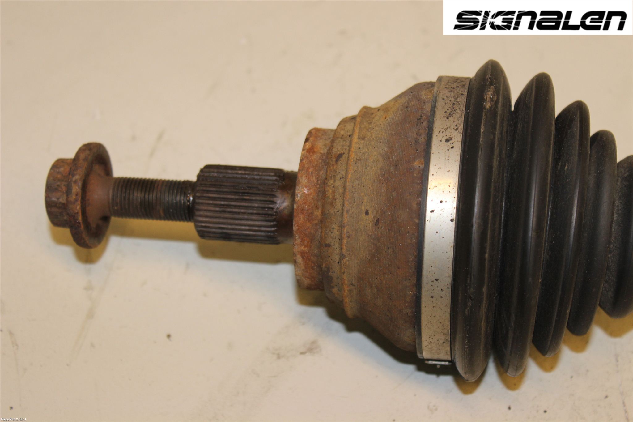 Volkswagen VW TOURAN 10-15 Drivaxel Fram Vänster