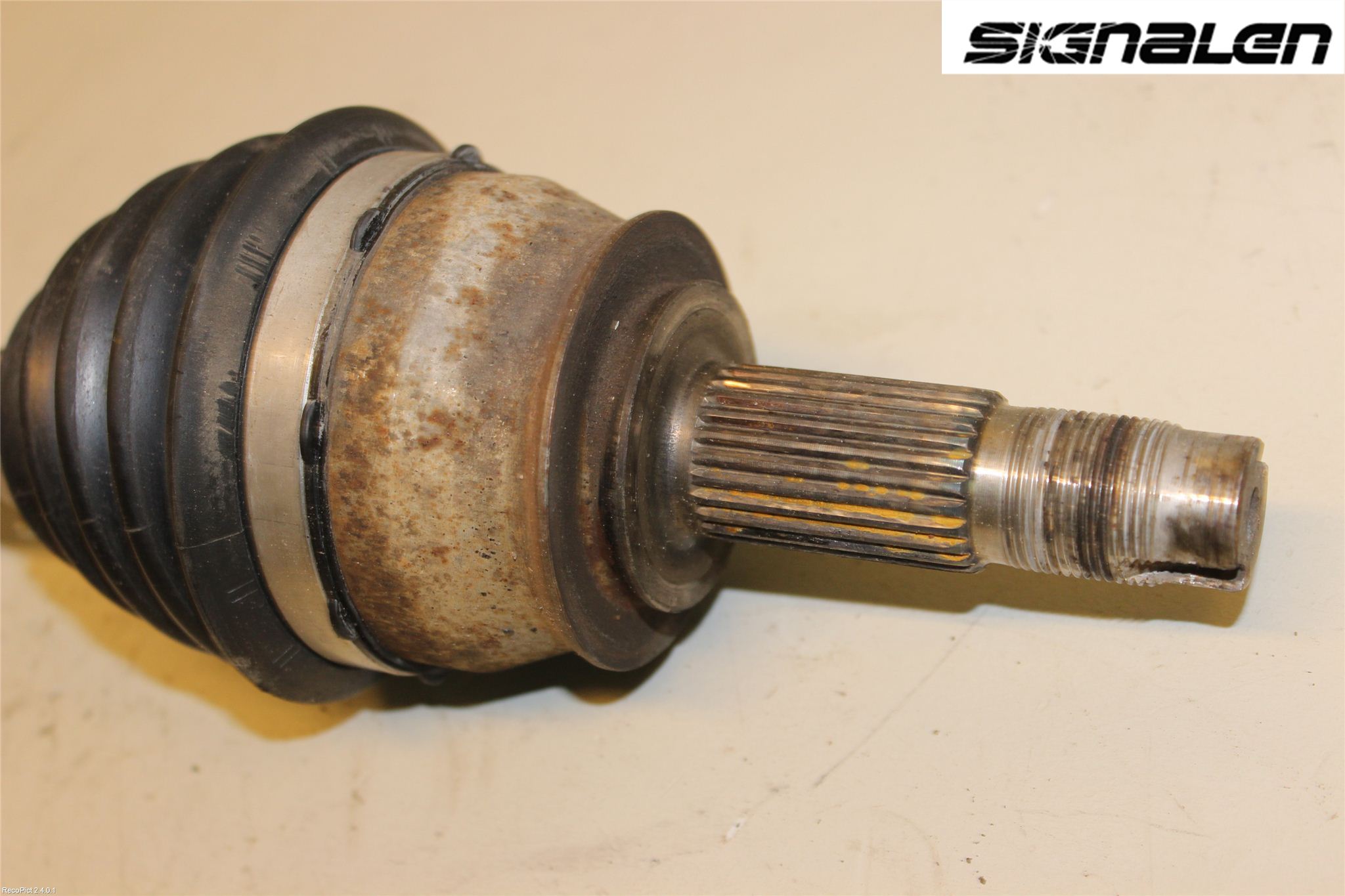 Opel CORSA D 07-14 Drivaxel Fram Vänster