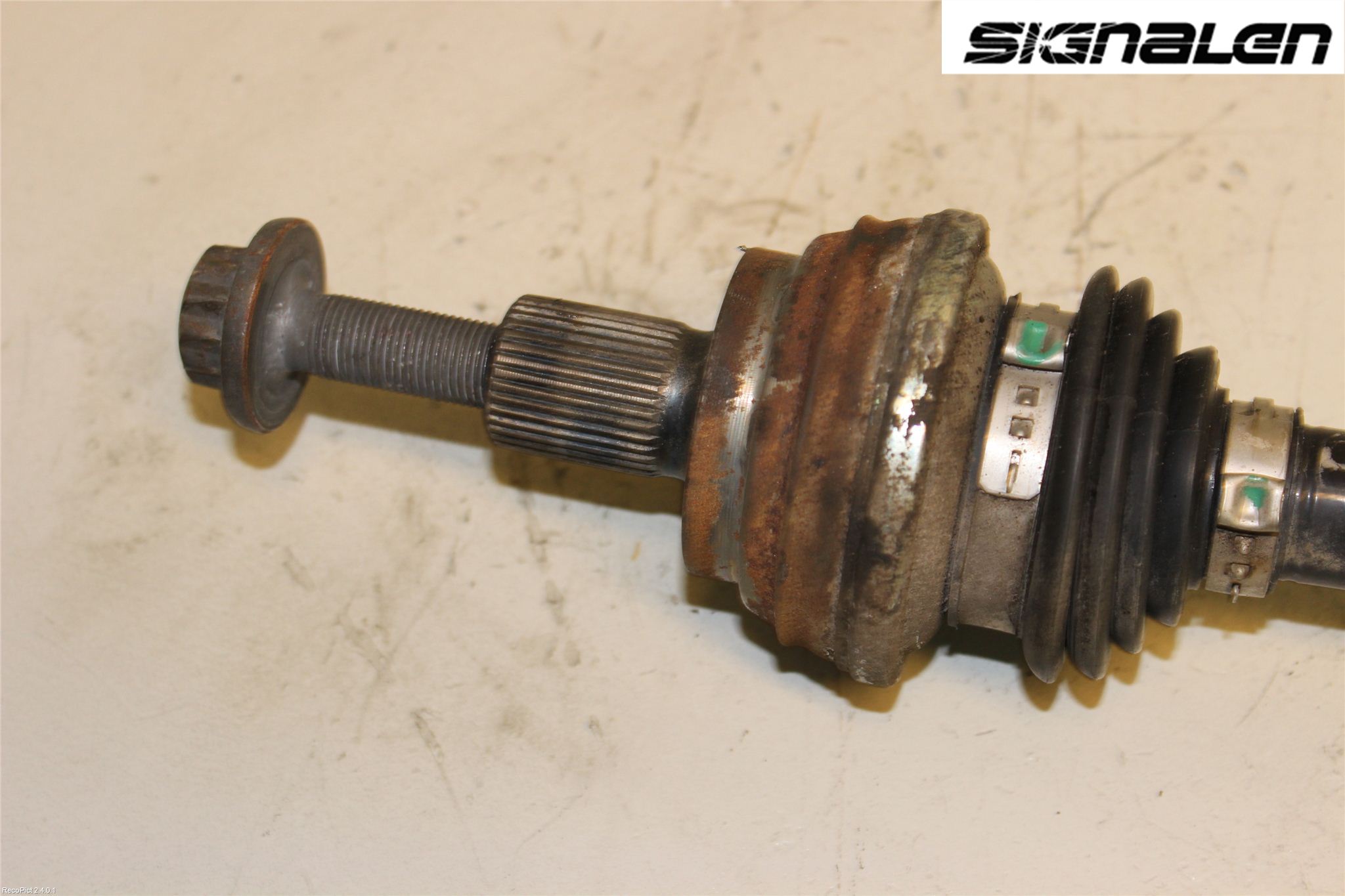 Audi Q3 8U 12-18 Drivaxel Bak Vänster