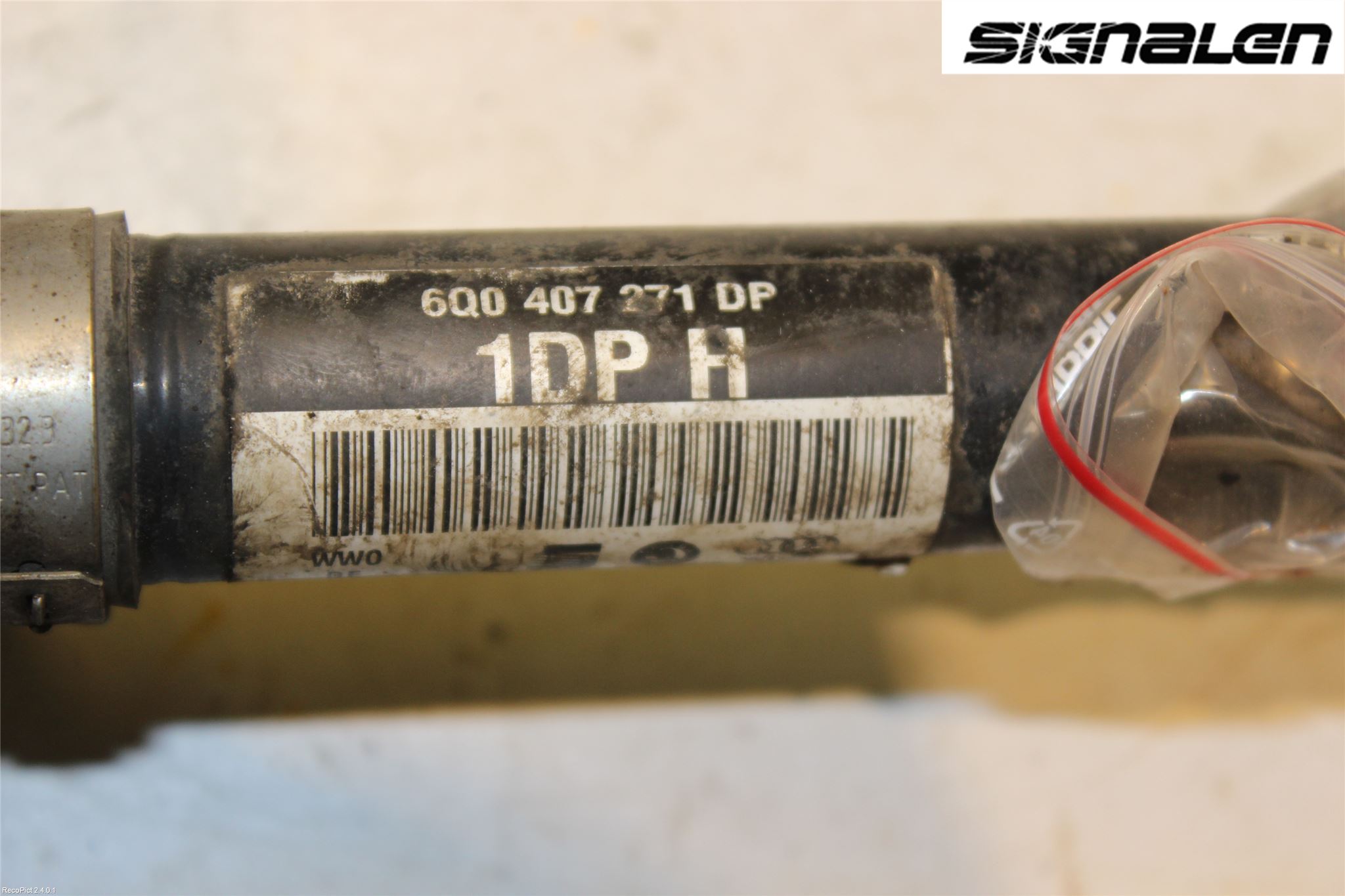 Volkswagen VW POLO 05-09 Drivaxel Fram Vänster