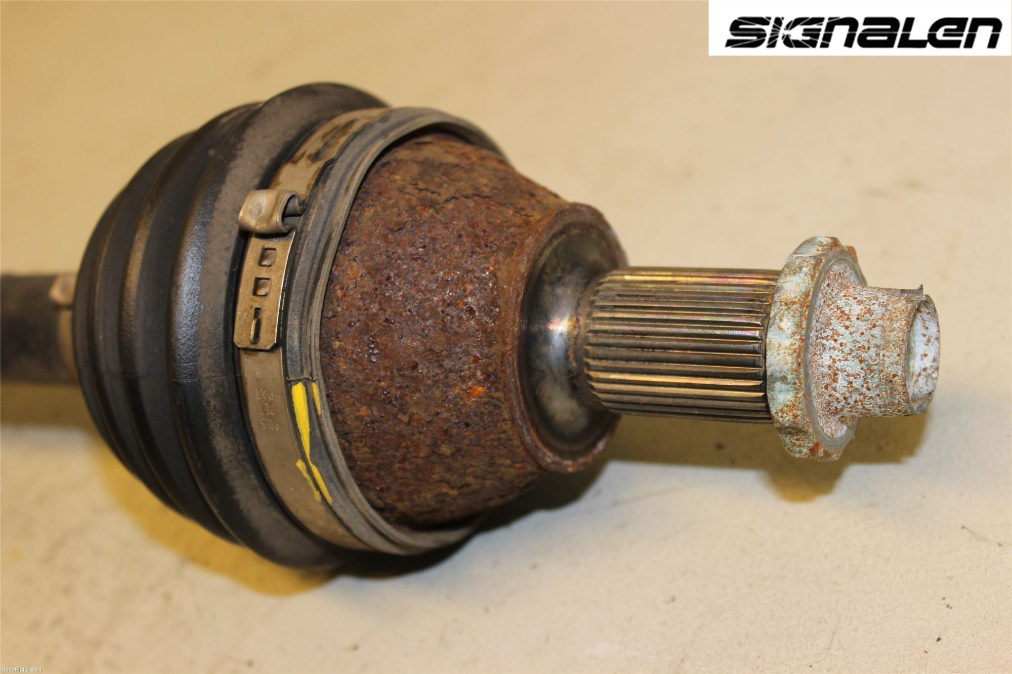 Volkswagen VW POLO 10-17 Drivaxel Fram Vänster