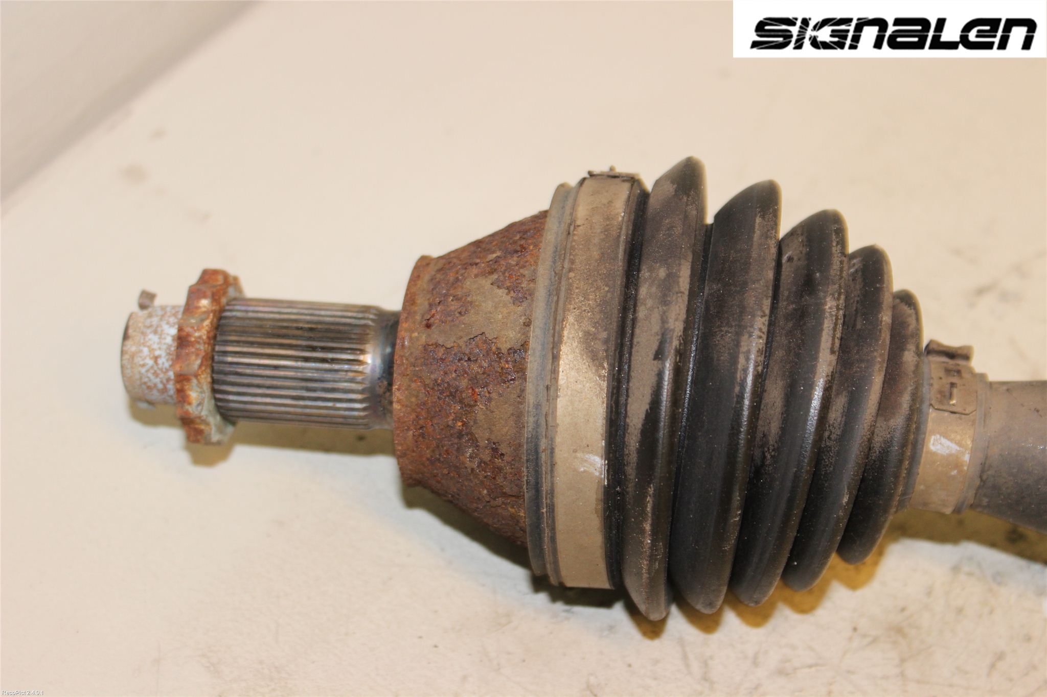 Volkswagen VW POLO 10-17 Drivaxel Fram Höger