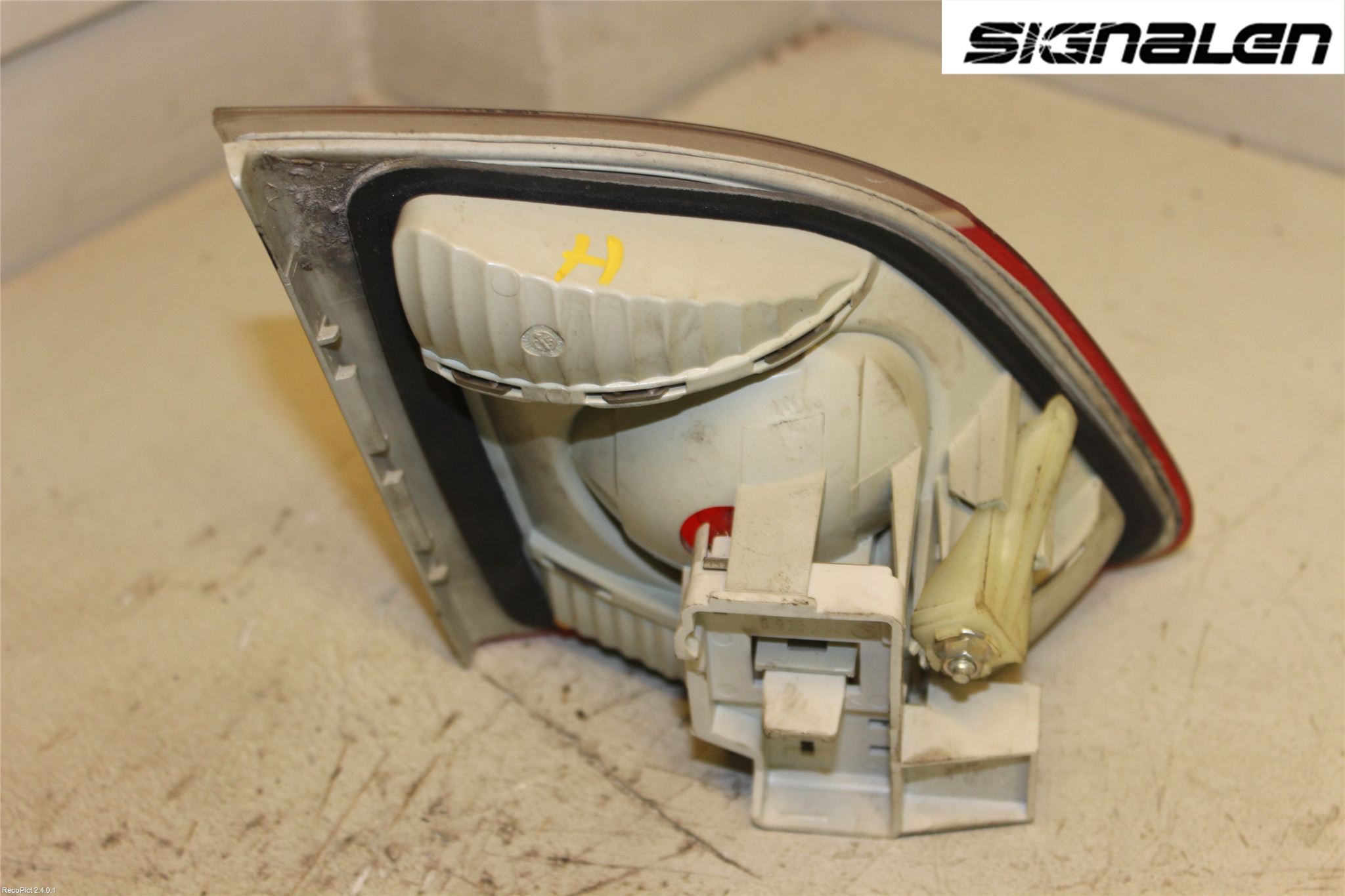 BMW 5 E60/61 Sed/Tou 02-10 Bakljus Lucka Hö