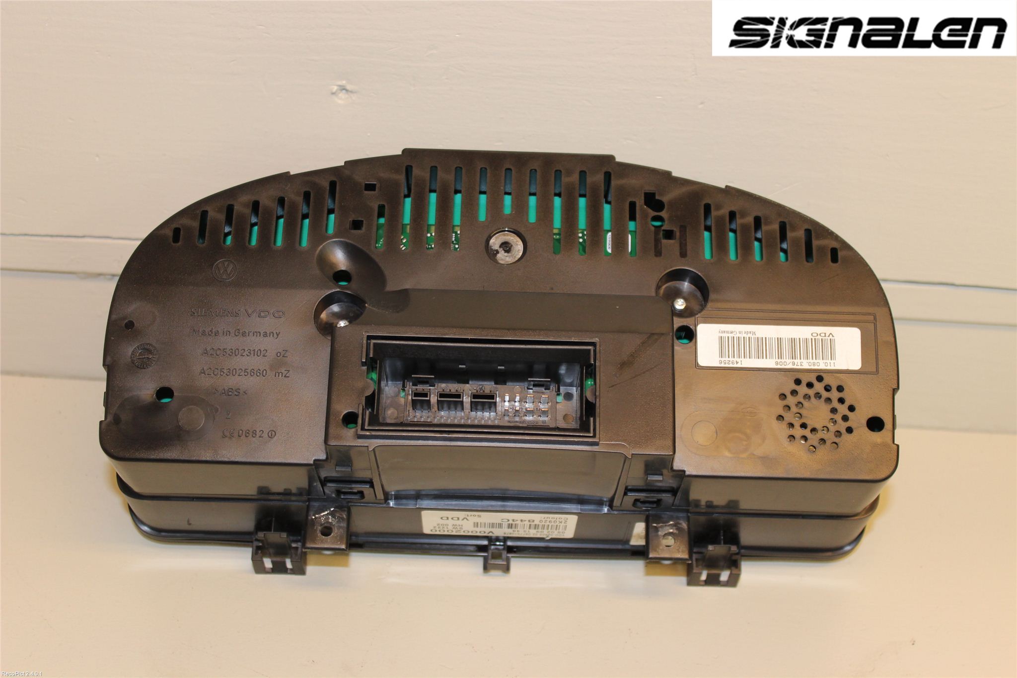 Volkswagen VW CADDY      04-10 Instrument Komb