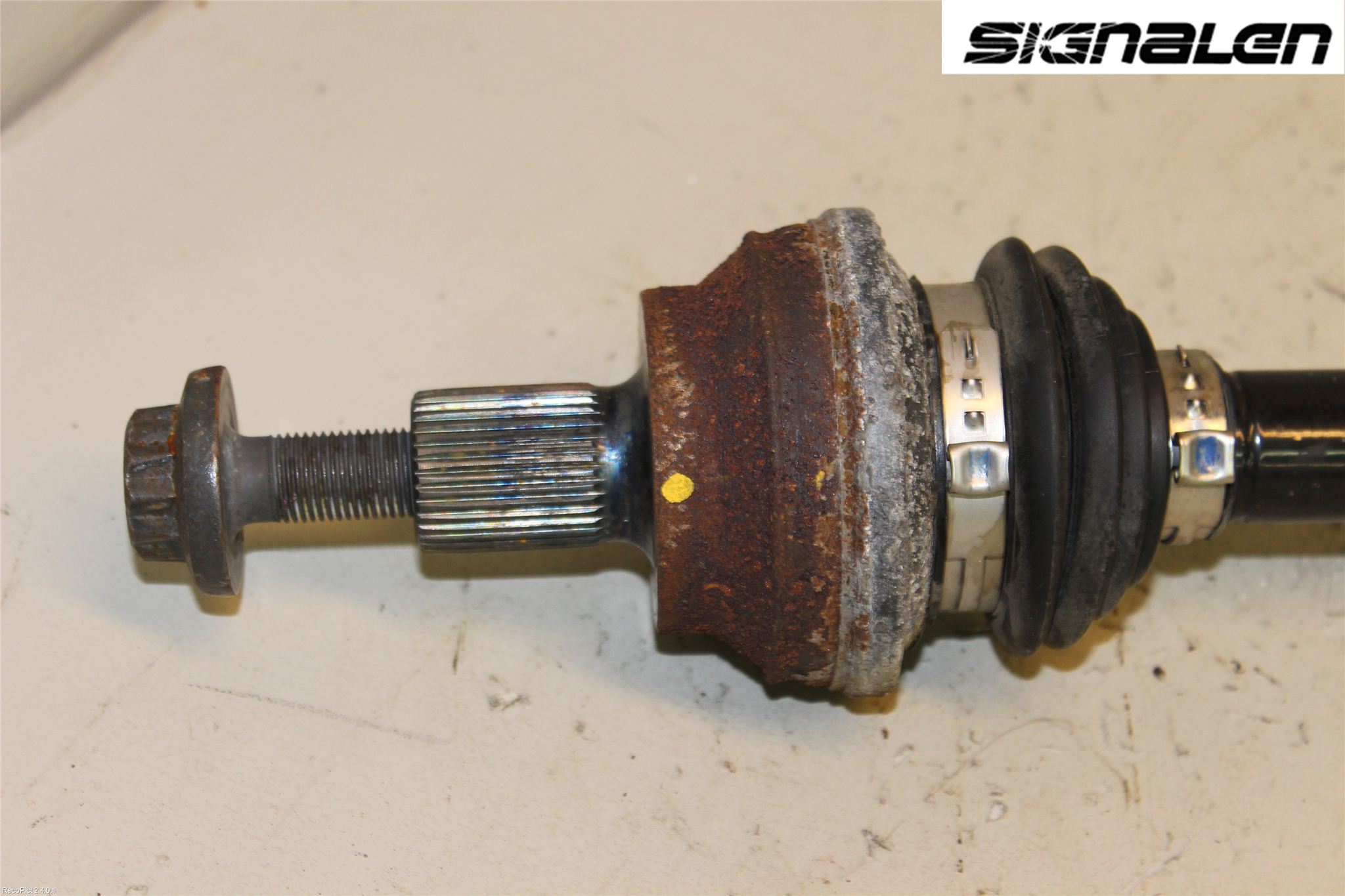 Volkswagen VW PASSAT 11-14 Drivaxel Bak Höger