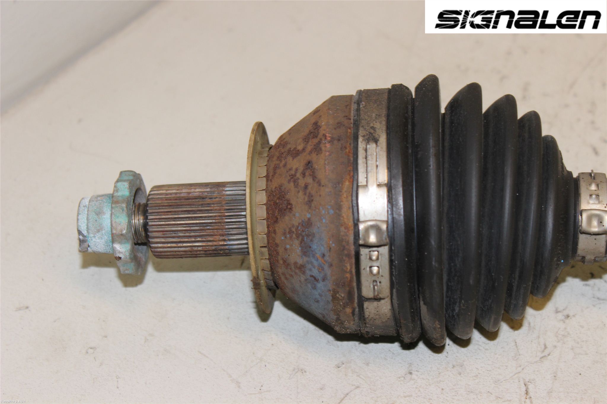 Volkswagen VW POLO 10-17 Drivaxel Fram Höger