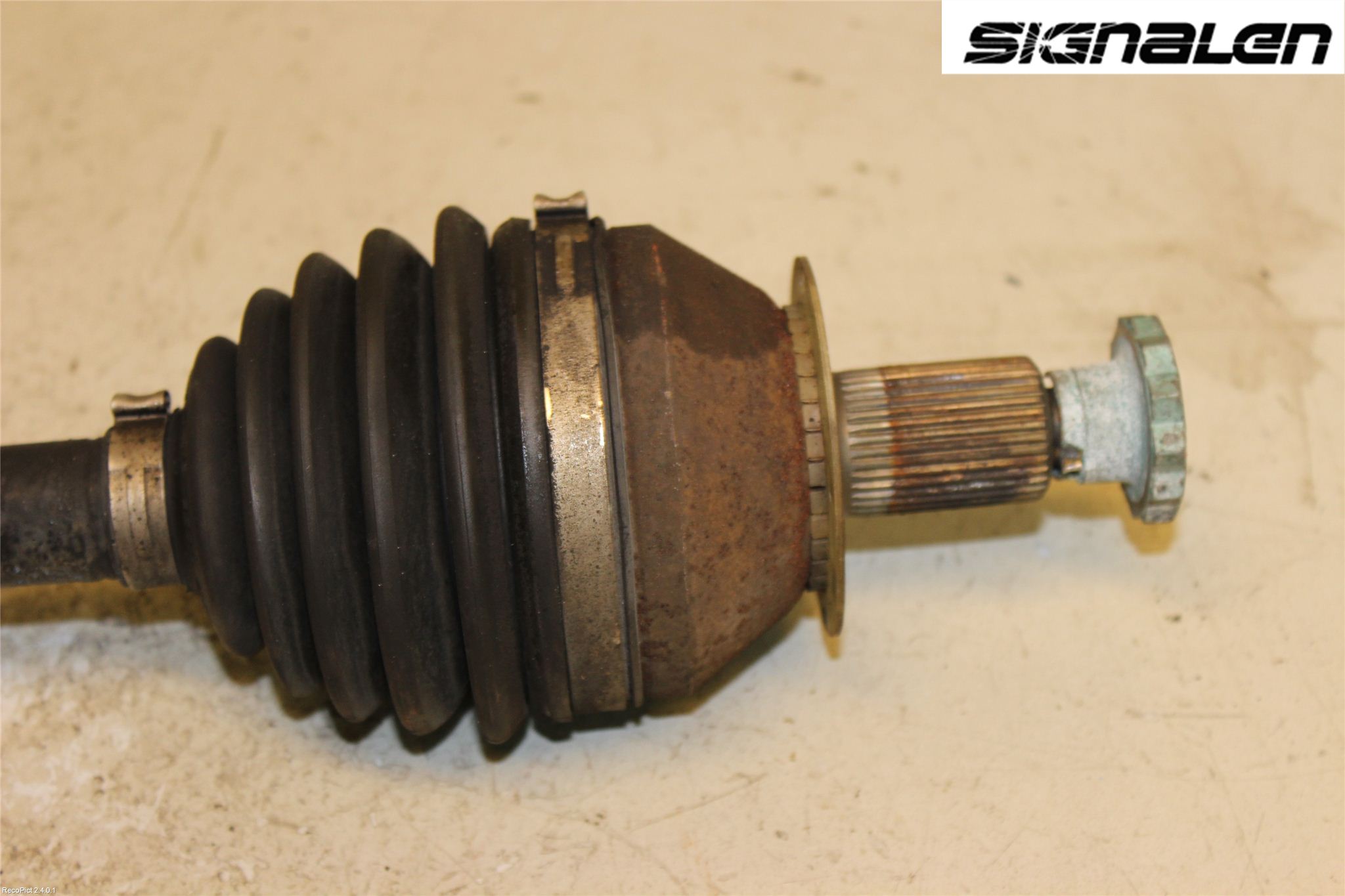 Volkswagen VW POLO 10-17 Drivaxel Fram Vänster