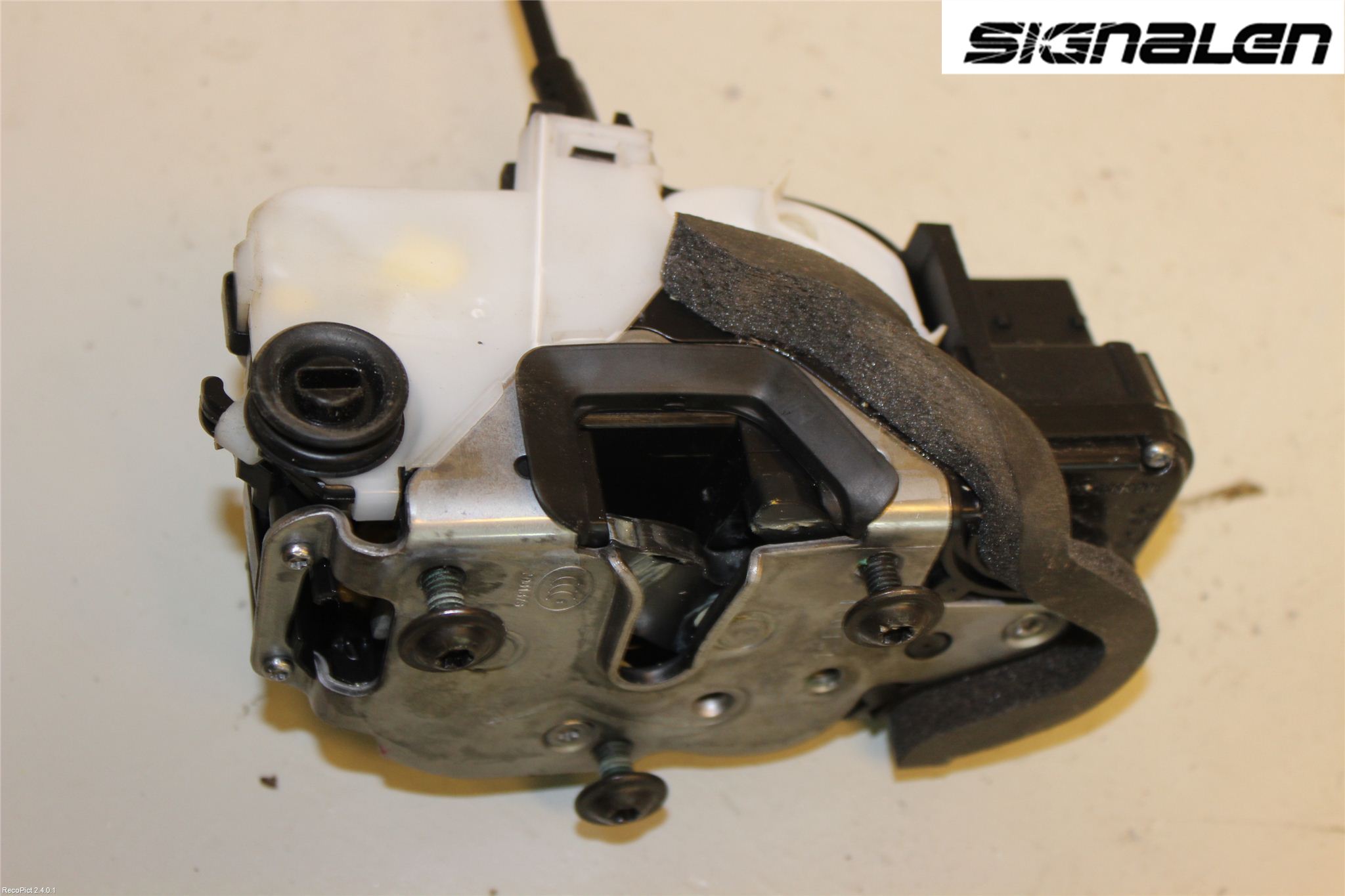 Opel ASTRA J 10-15 Låskista-Dörrlås