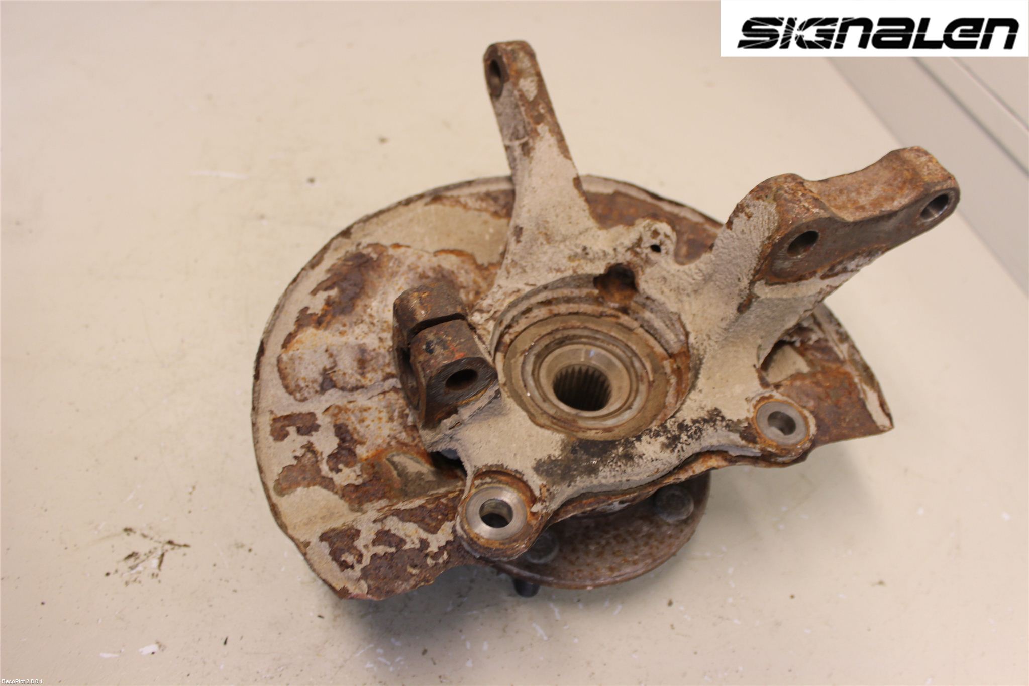 Mitsubishi OUTLANDER 01-07 Styrspindel Lagerhus Vä