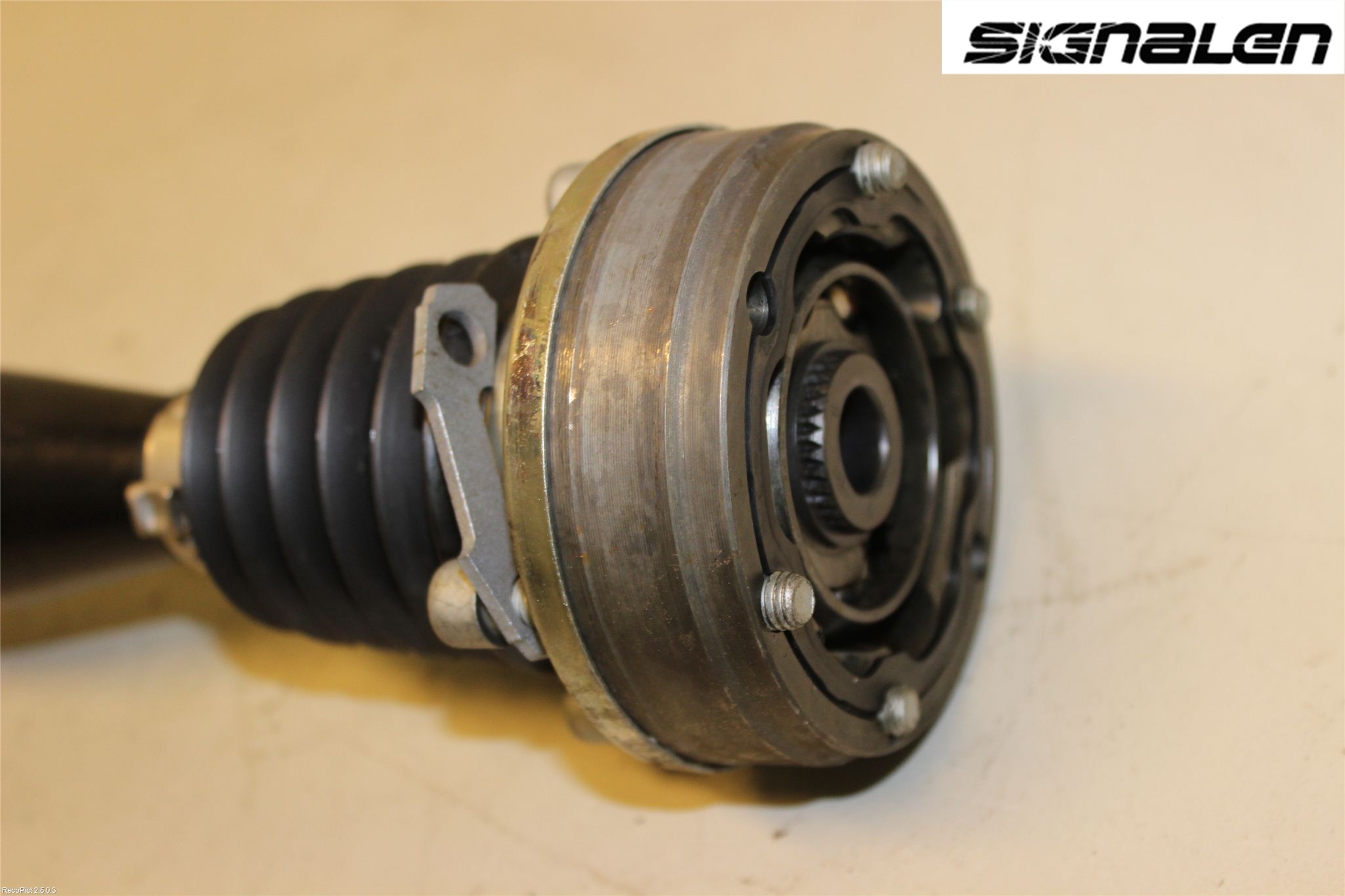 Volkswagen VW POLO 10-17 Drivaxel Fram Höger