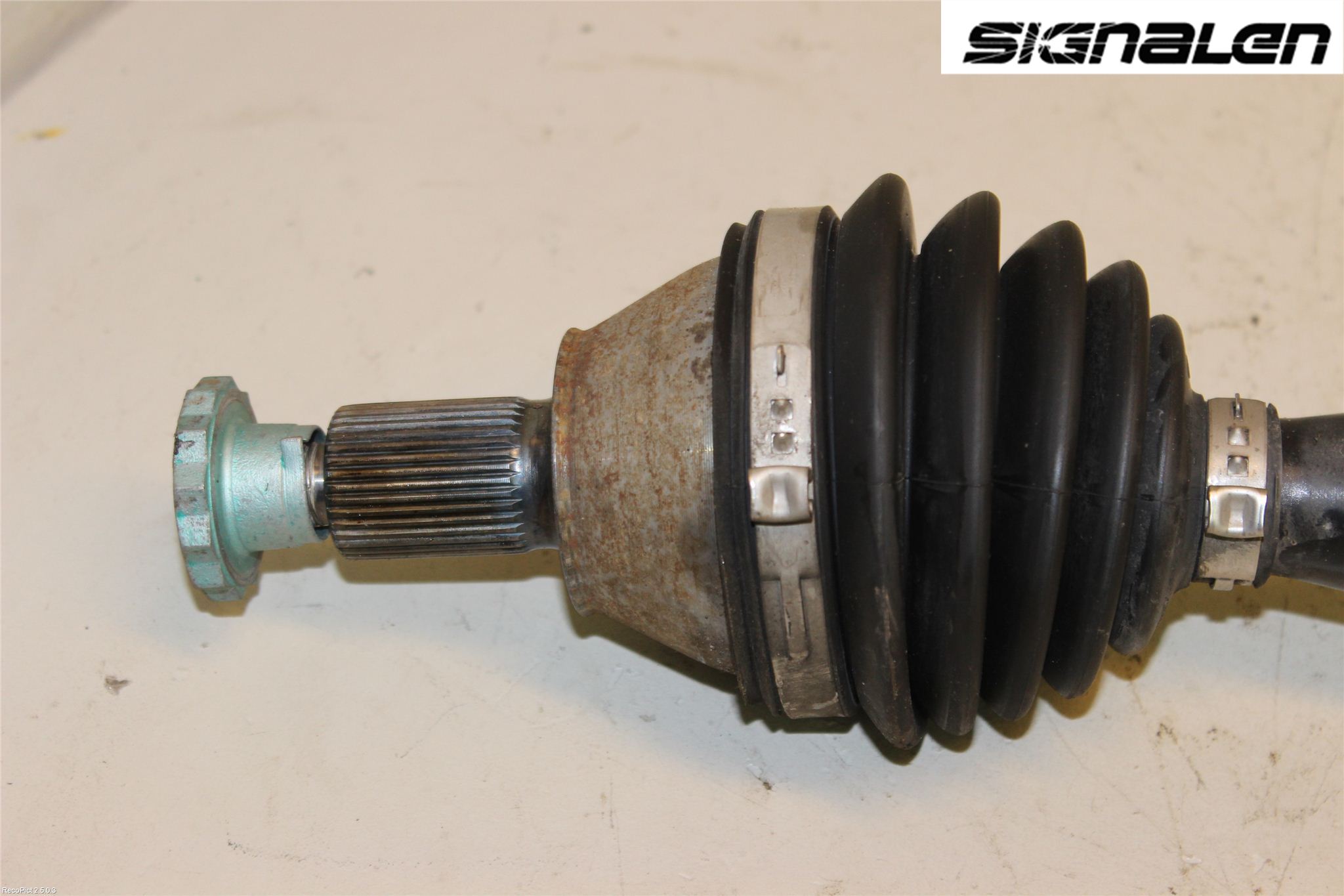 Volkswagen VW POLO 10-17 Drivaxel Fram Höger