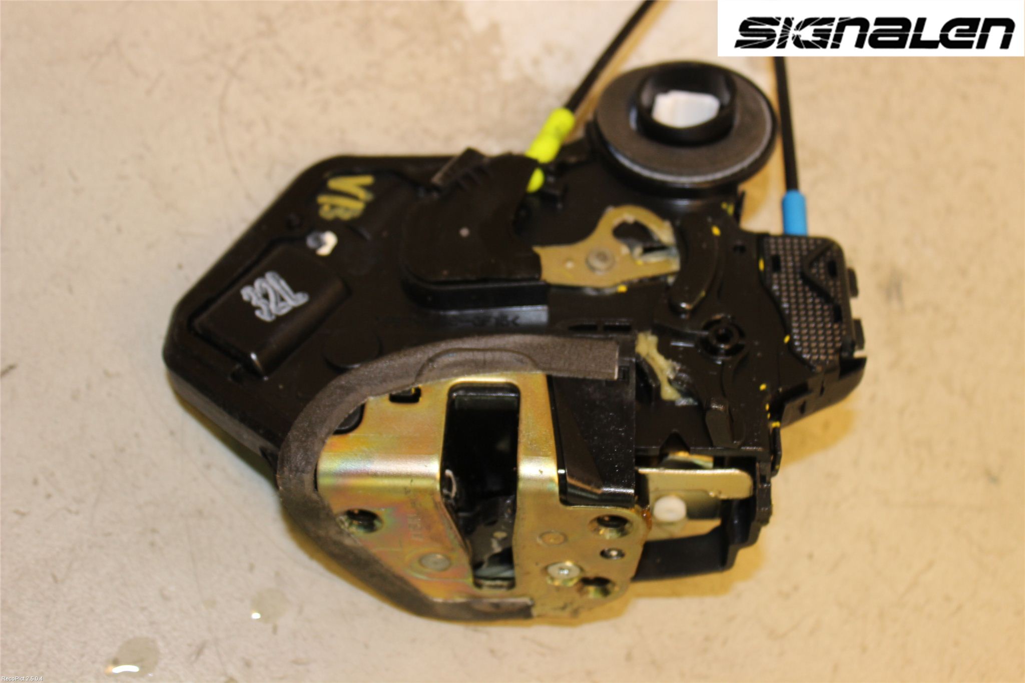 Toyota AVENSIS 03-06 Låskista-Dörrlås