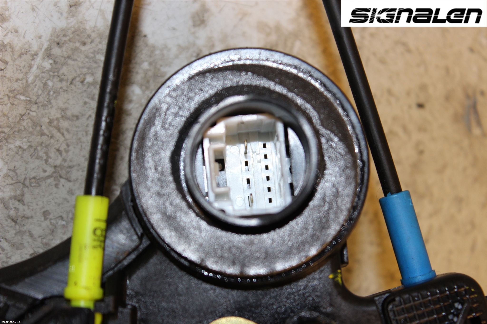 Toyota AVENSIS 03-06 Låskista-Dörrlås