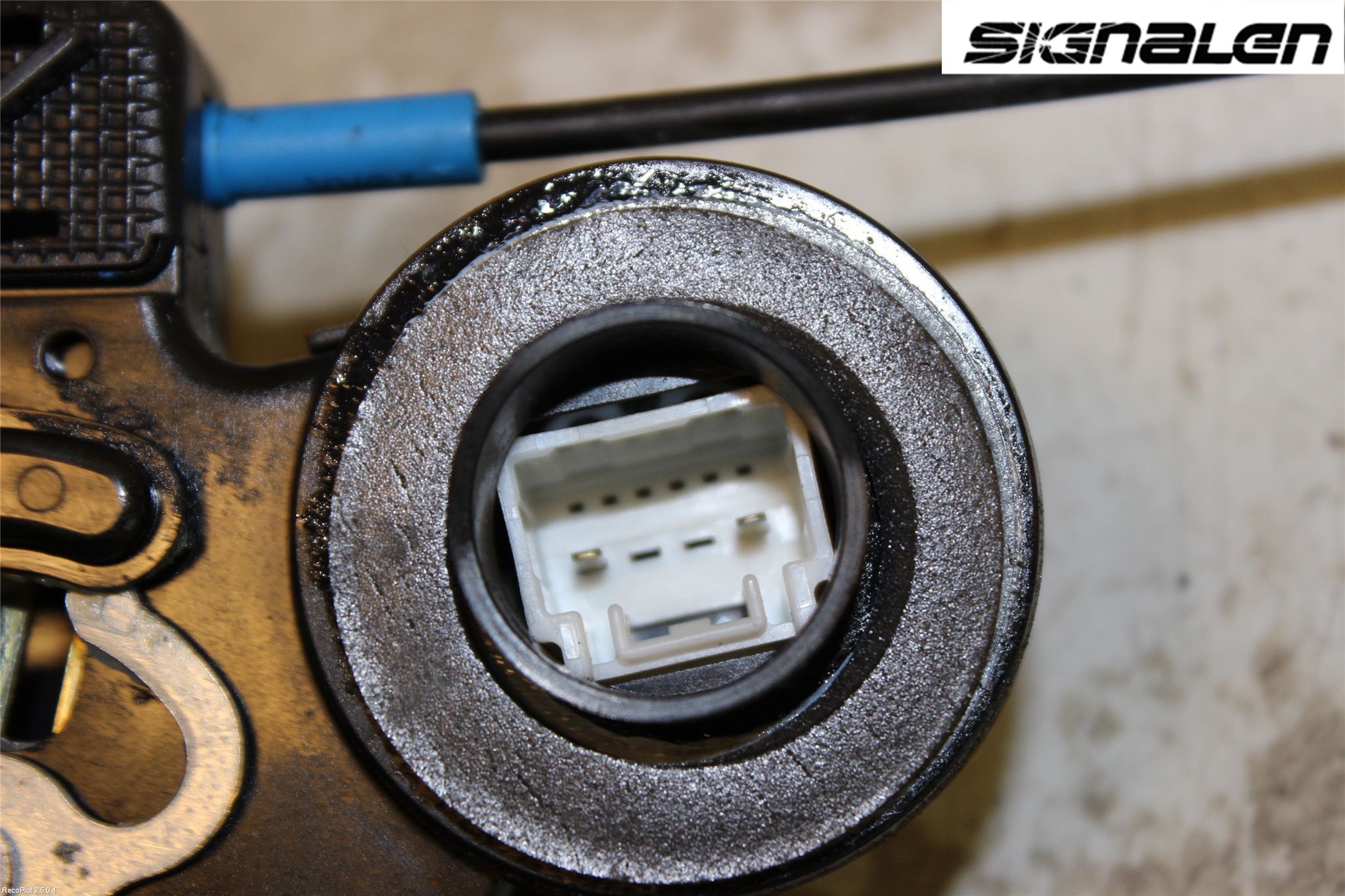 Toyota AVENSIS 03-06 Låskista-Dörrlås