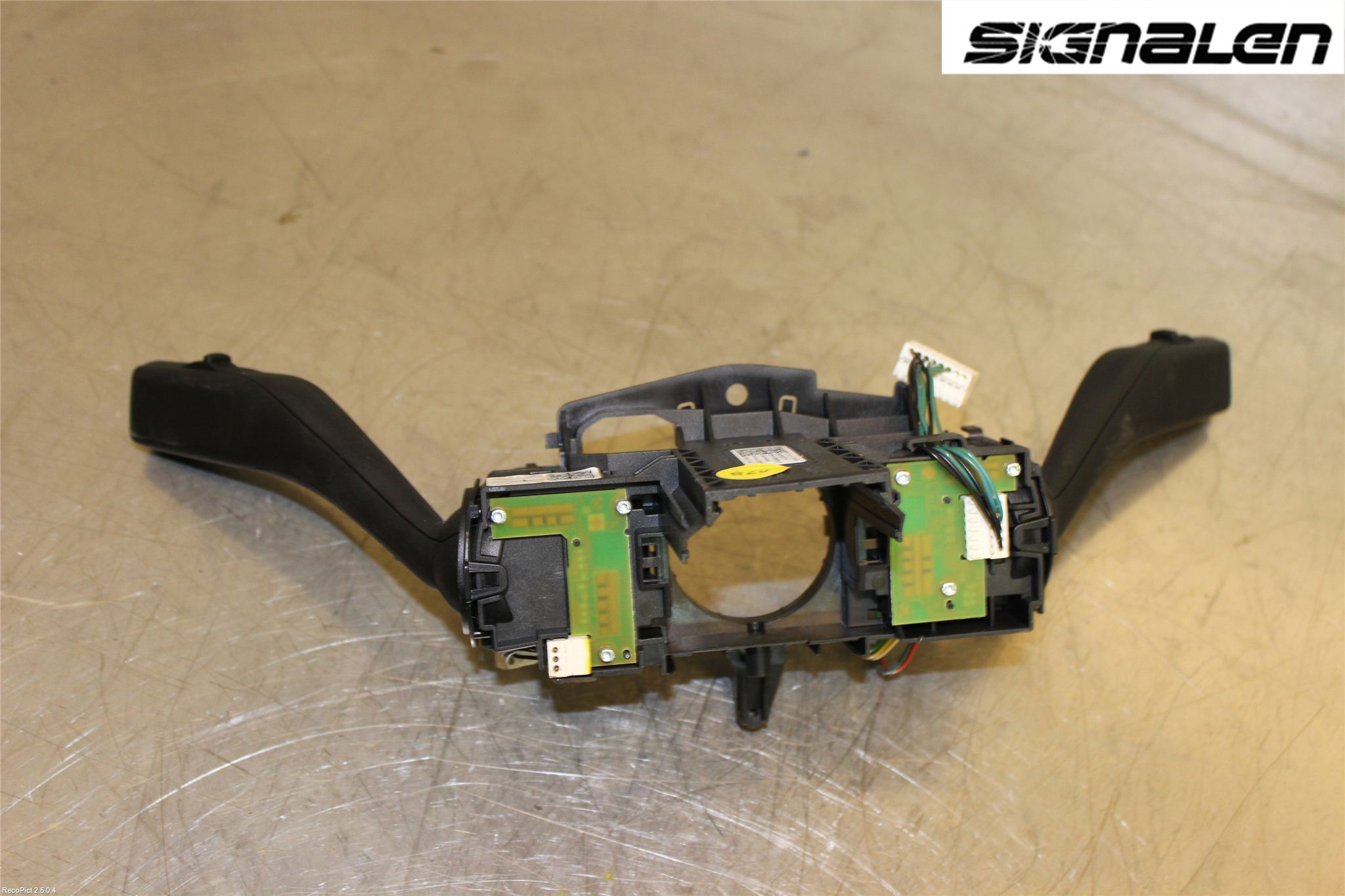 Volkswagen VW GOLF VI 09-13 Spakcentral