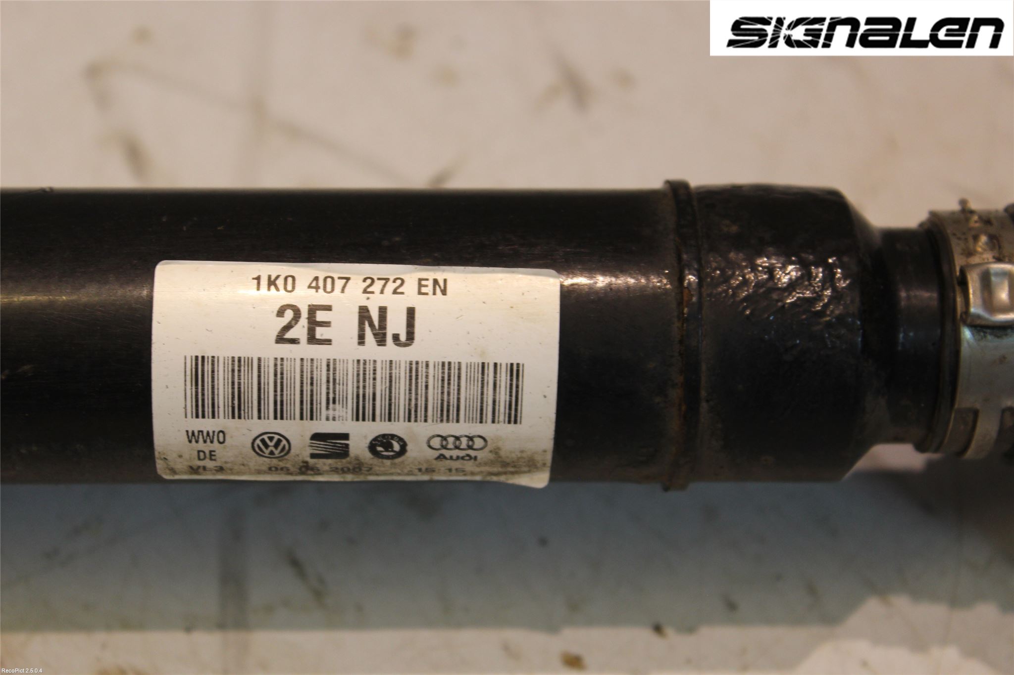 Volkswagen VW PASSAT 05-11 Drivaxel Fram Höger