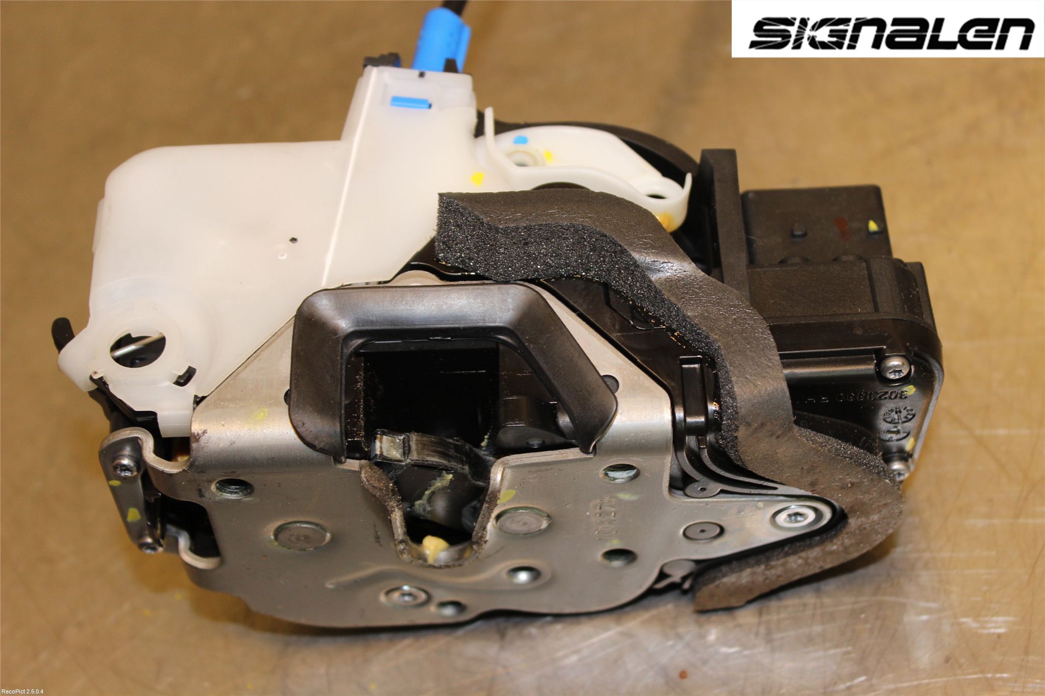 Opel ASTRA J 10-15 Låskista-Dörrlås