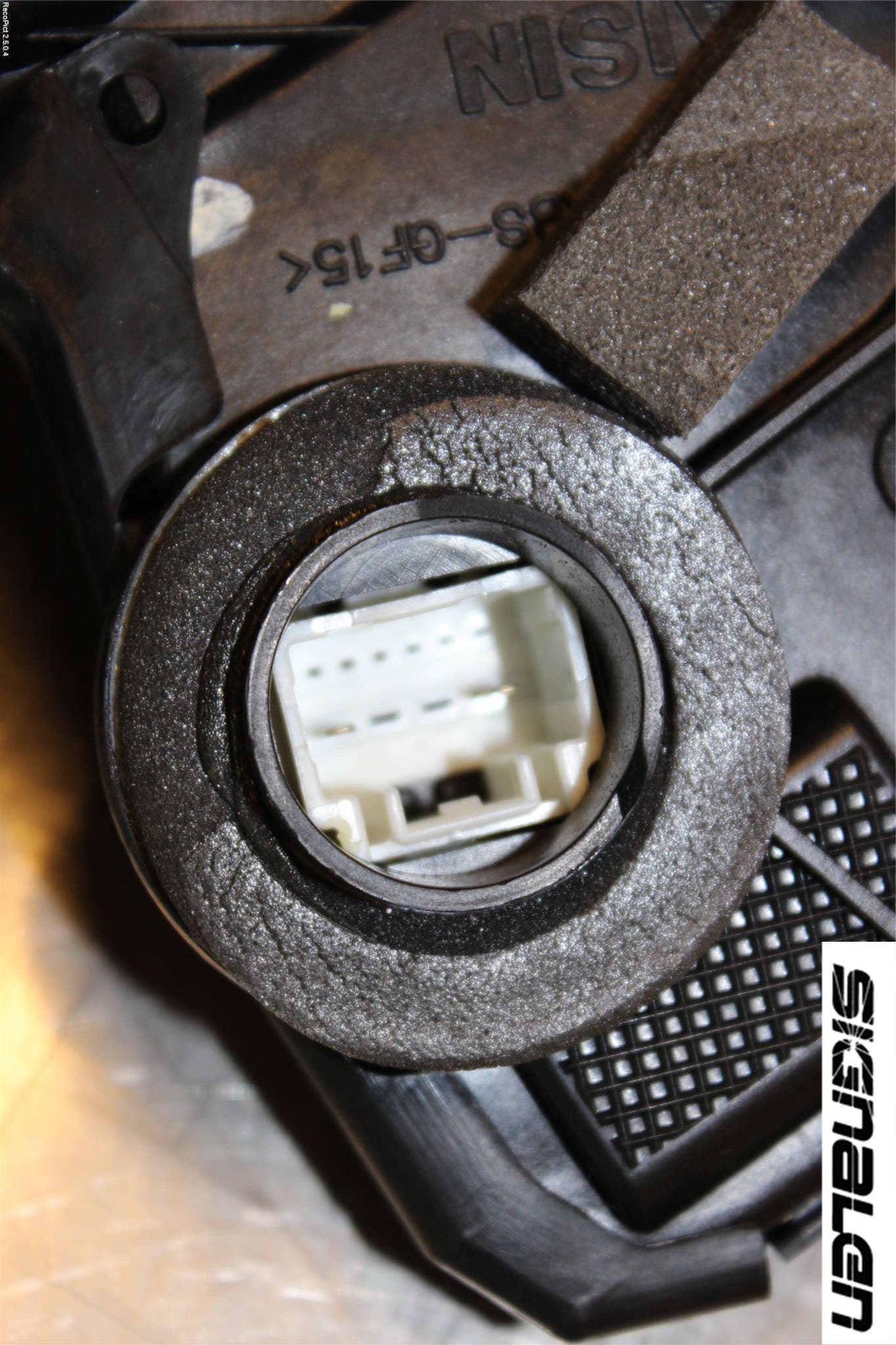 Toyota AVENSIS 03-06 Låskista-Dörrlås